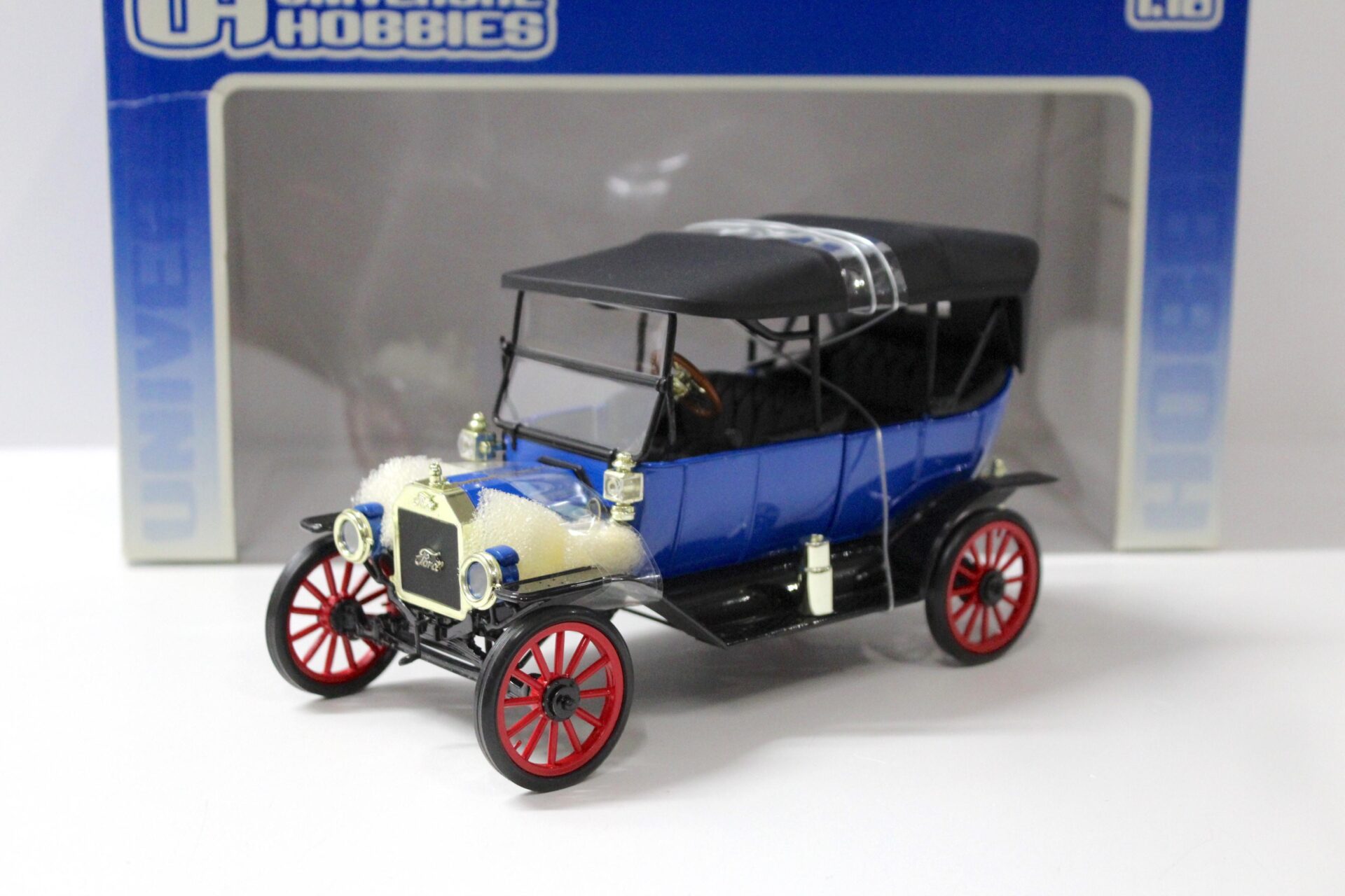 1:18 Universal Hobbies UH Ford Model "T" Touring Soft Top blue 1913