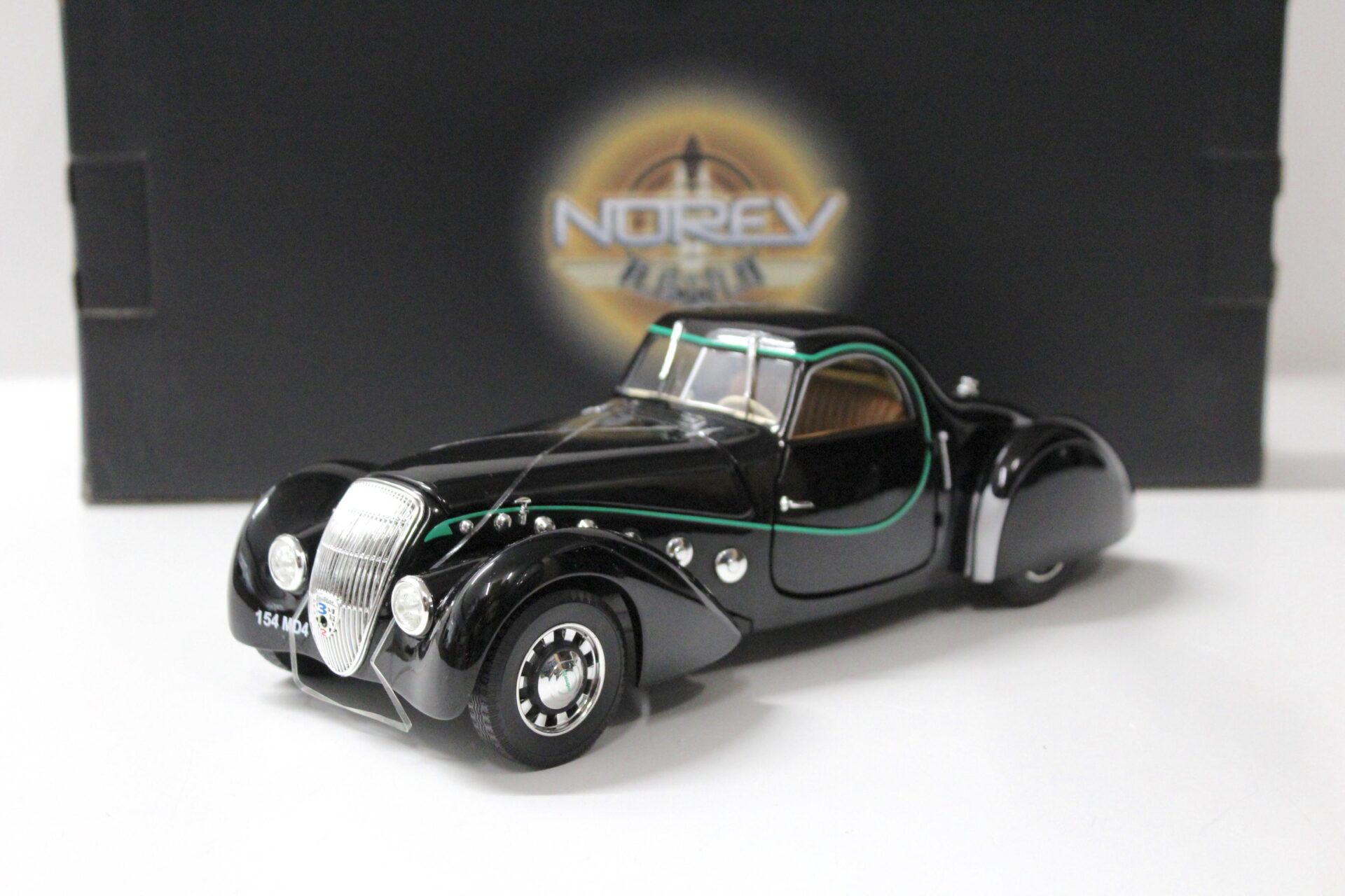 1:18 Norev Peugeot 302 DarlÂ´Mat Coupe black