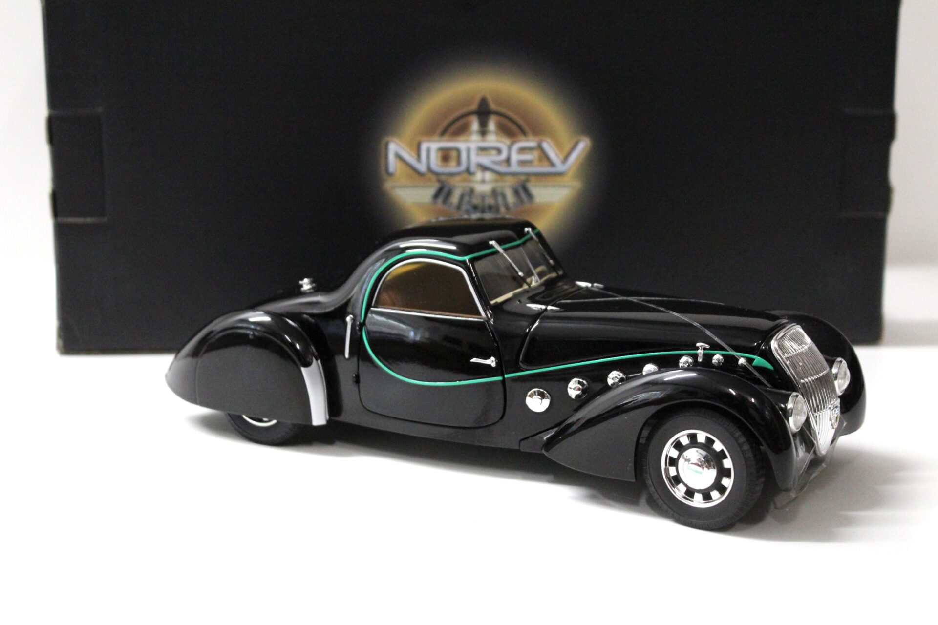 1:18 Norev Peugeot 302 DarlÂ´Mat Coupe black