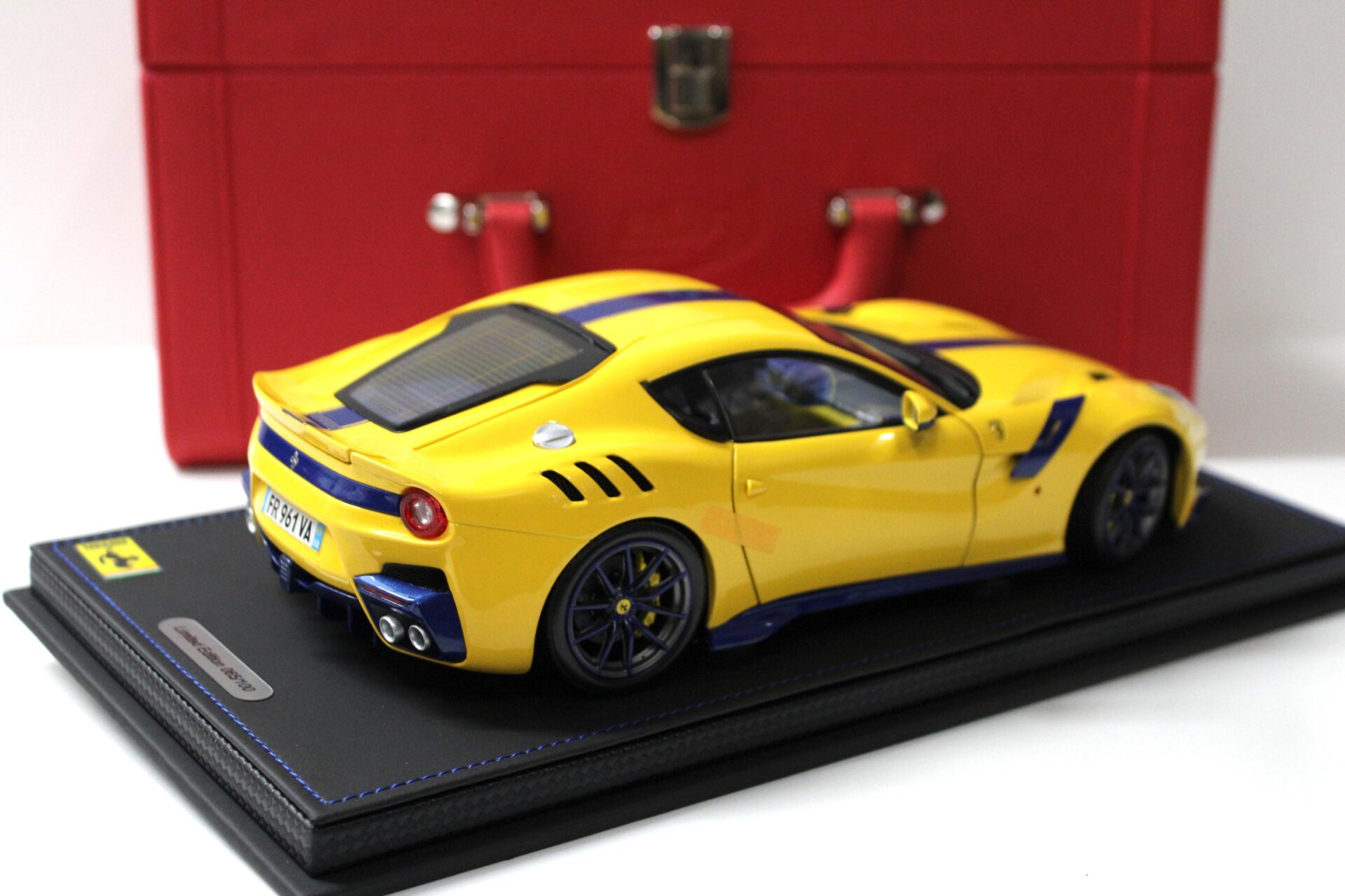 1:18 BBR Ferrari F12 TDF Modena yellow/ blue FULL OPENING Limited 100 pcs.