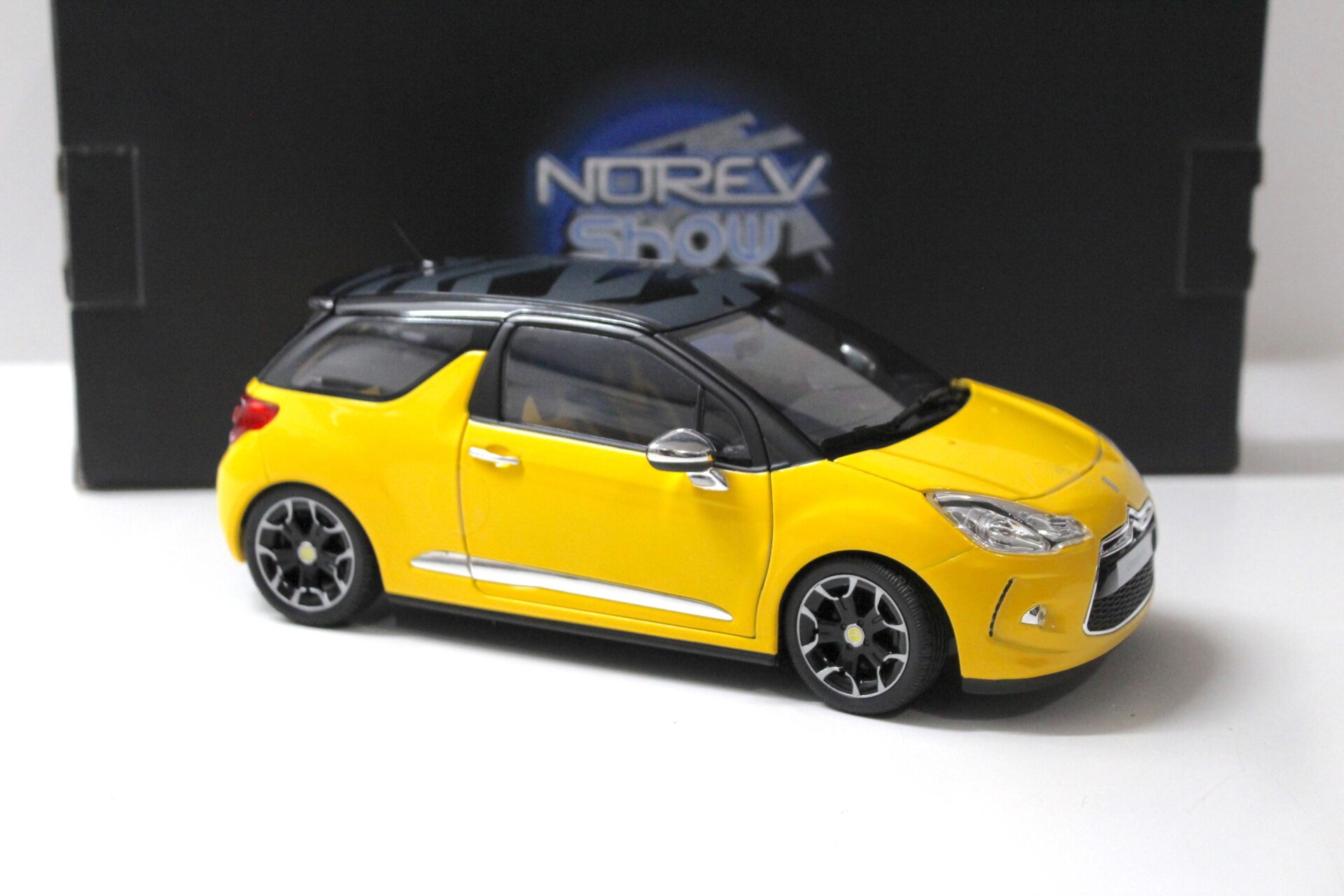 1:18 Norev Citroen DS3 yellow/ black roof 2010