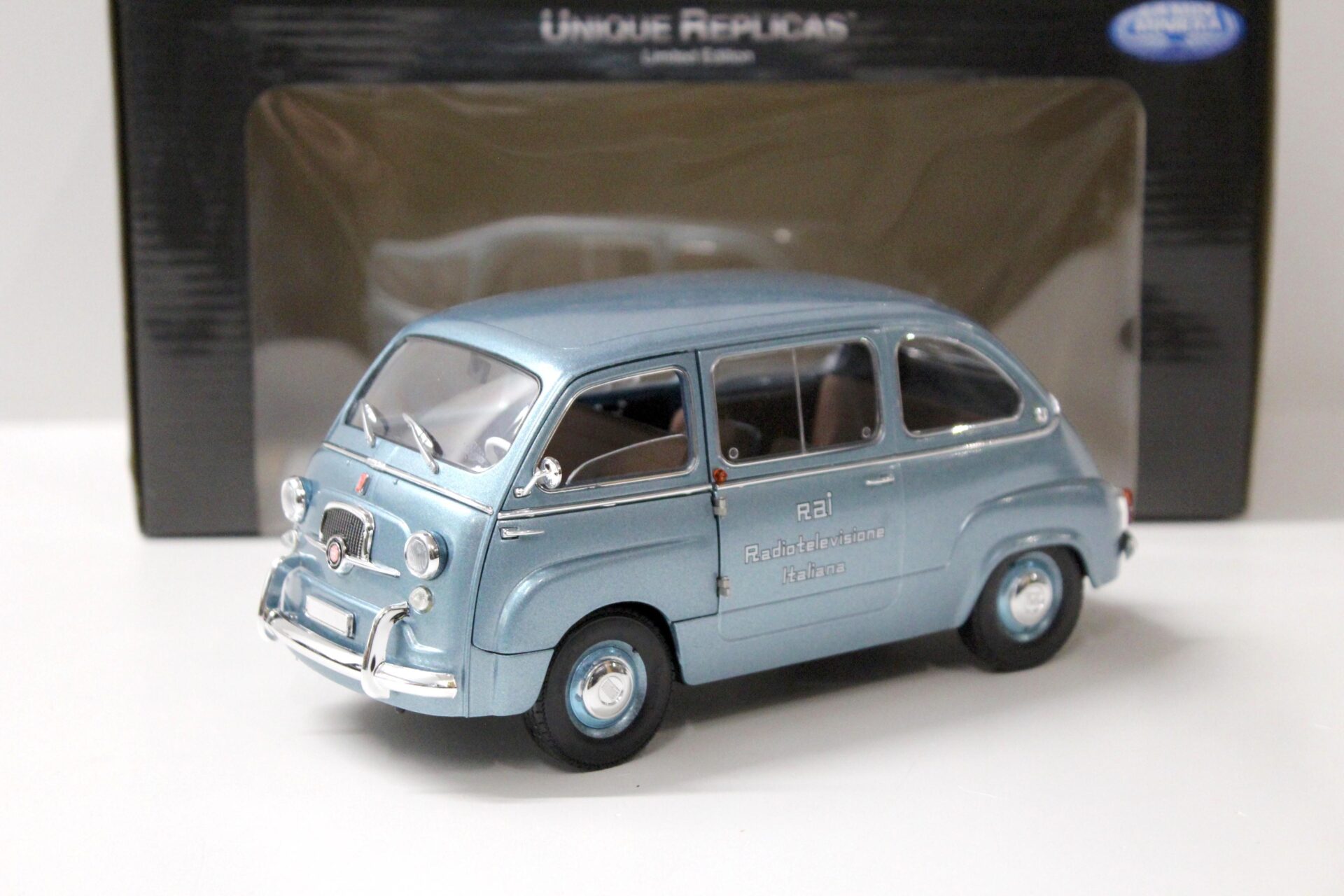 1:18 La Mini Miniera Fiat 600 D Multipla "RAI Radiotelevisione Italiana" blue