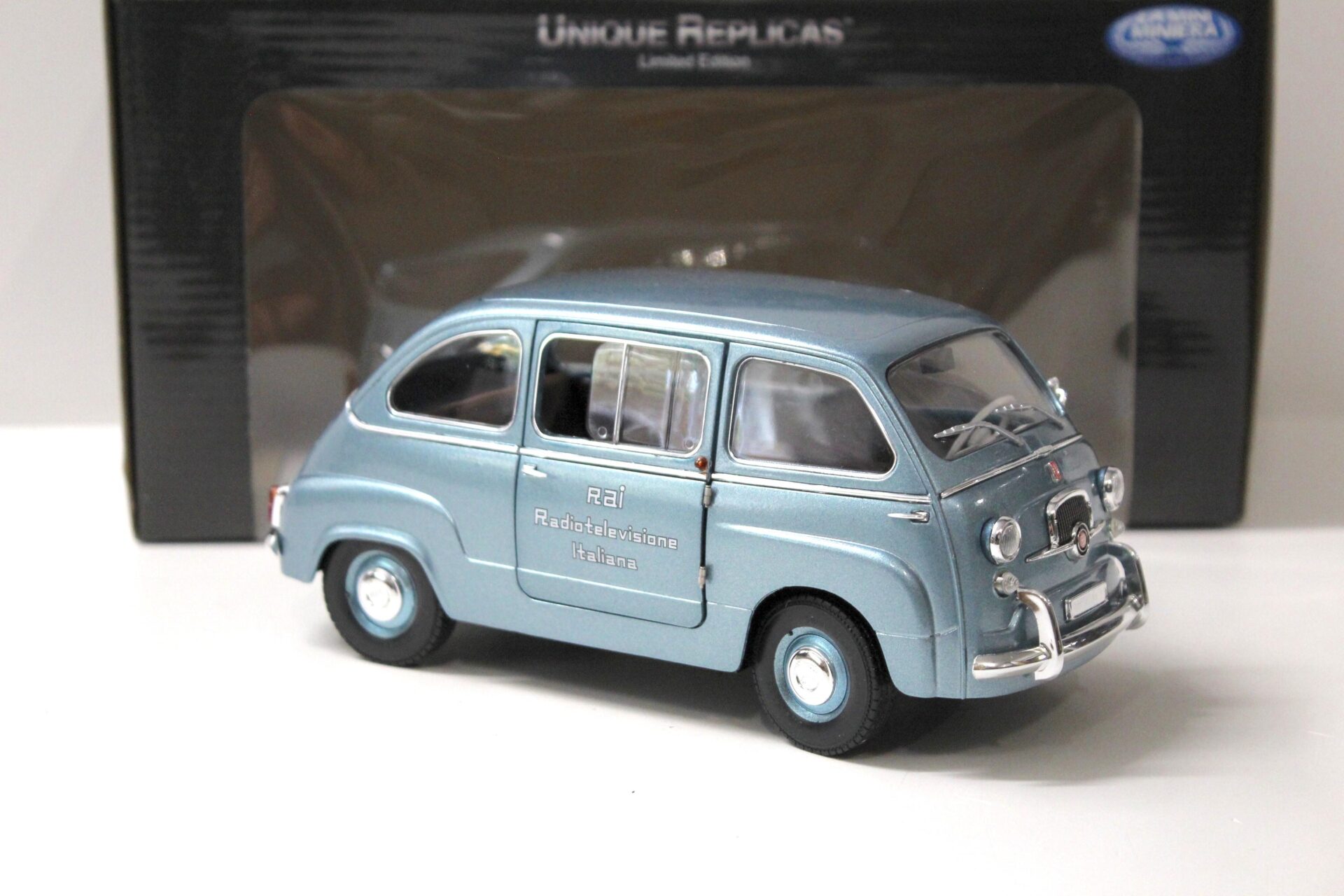 1:18 La Mini Miniera Fiat 600 D Multipla "RAI Radiotelevisione Italiana" blue