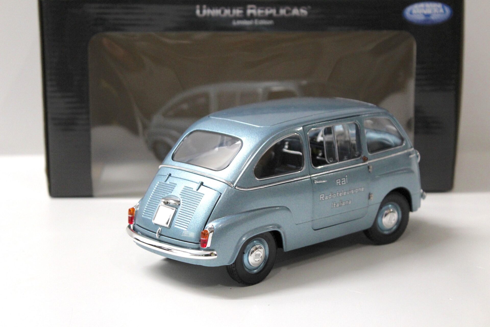1:18 La Mini Miniera Fiat 600 D Multipla "RAI Radiotelevisione Italiana" blue