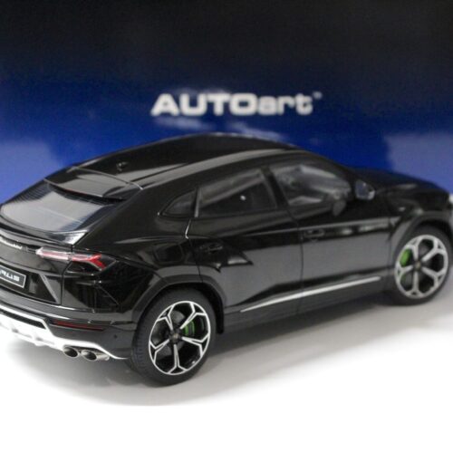 1:18 AUTOart Lamborghini Urus 2018 Nero Noctis/ Solid black