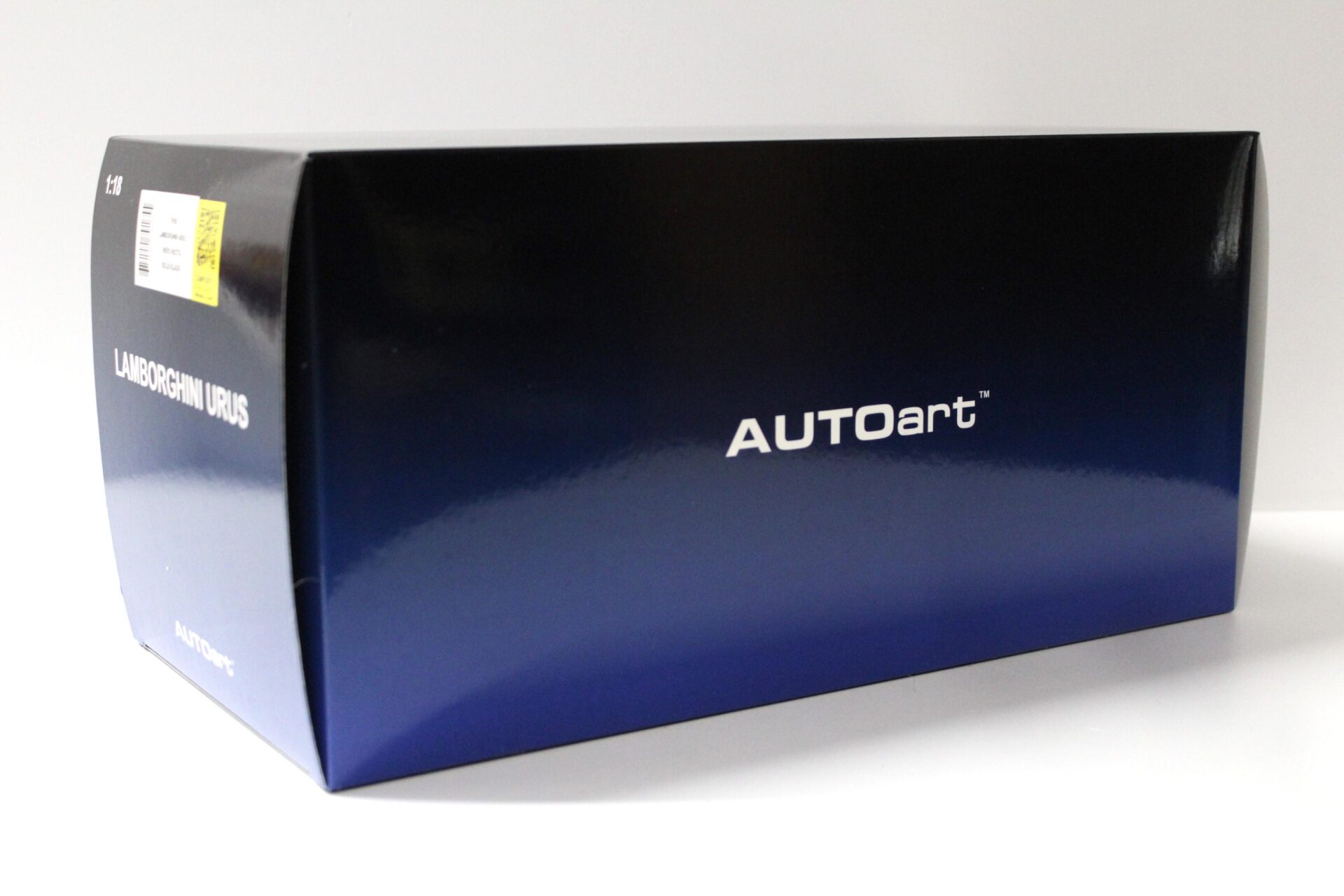 1:18 AUTOart Lamborghini Urus 2018 Nero Noctis/ Solid black