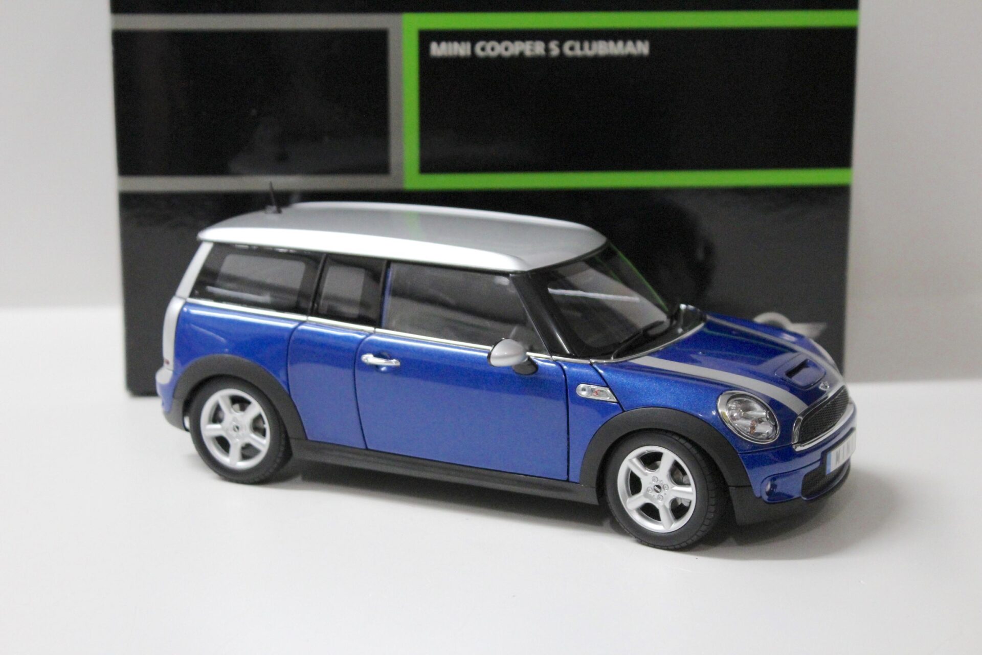 1:18 Kyosho Mini Cooper S Clubman RHD blue/ silver DEALER VERSION