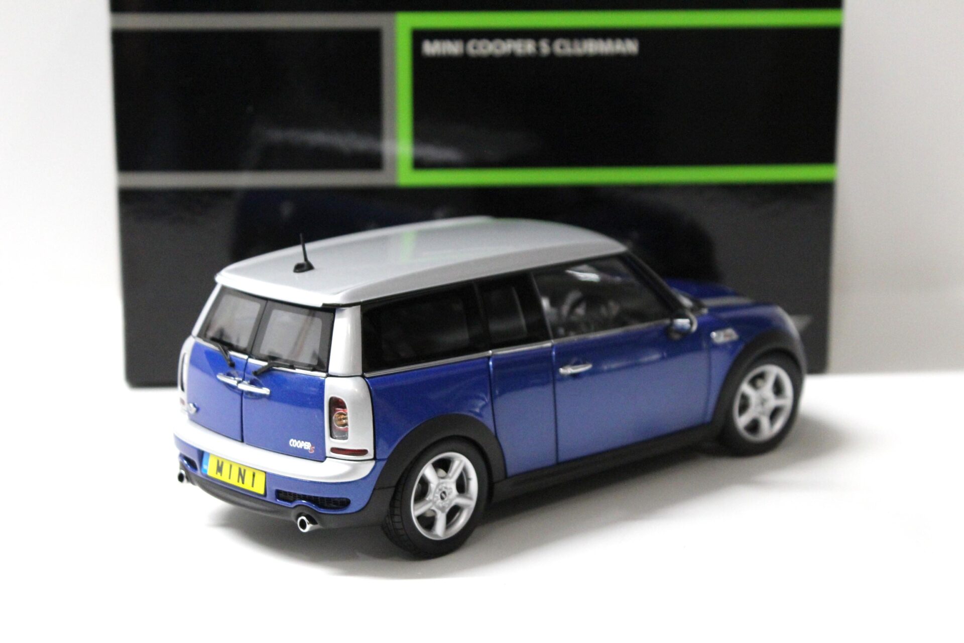1:18 Kyosho Mini Cooper S Clubman RHD blue/ silver DEALER VERSION