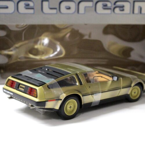 1:18 Sun Star 1981 DMC Delorean Gold Edition