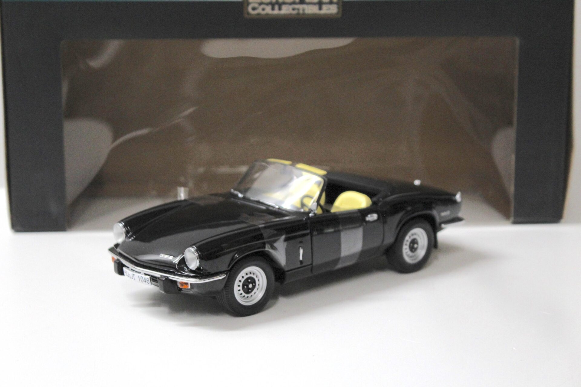 ID 55192 orig.jpg 1:18 SunStar Triumph Spitfire MK IV Roadster 1970 black
