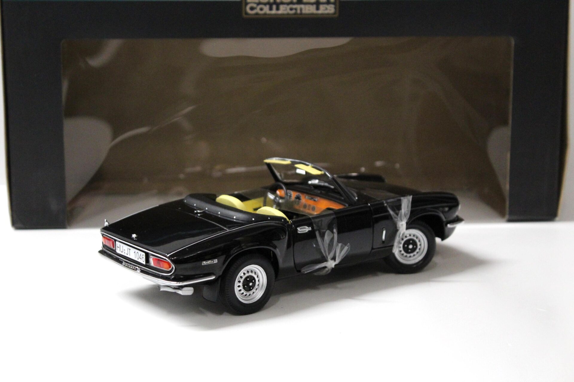 1:18 SunStar Triumph Spitfire MK IV Roadster 1970 black