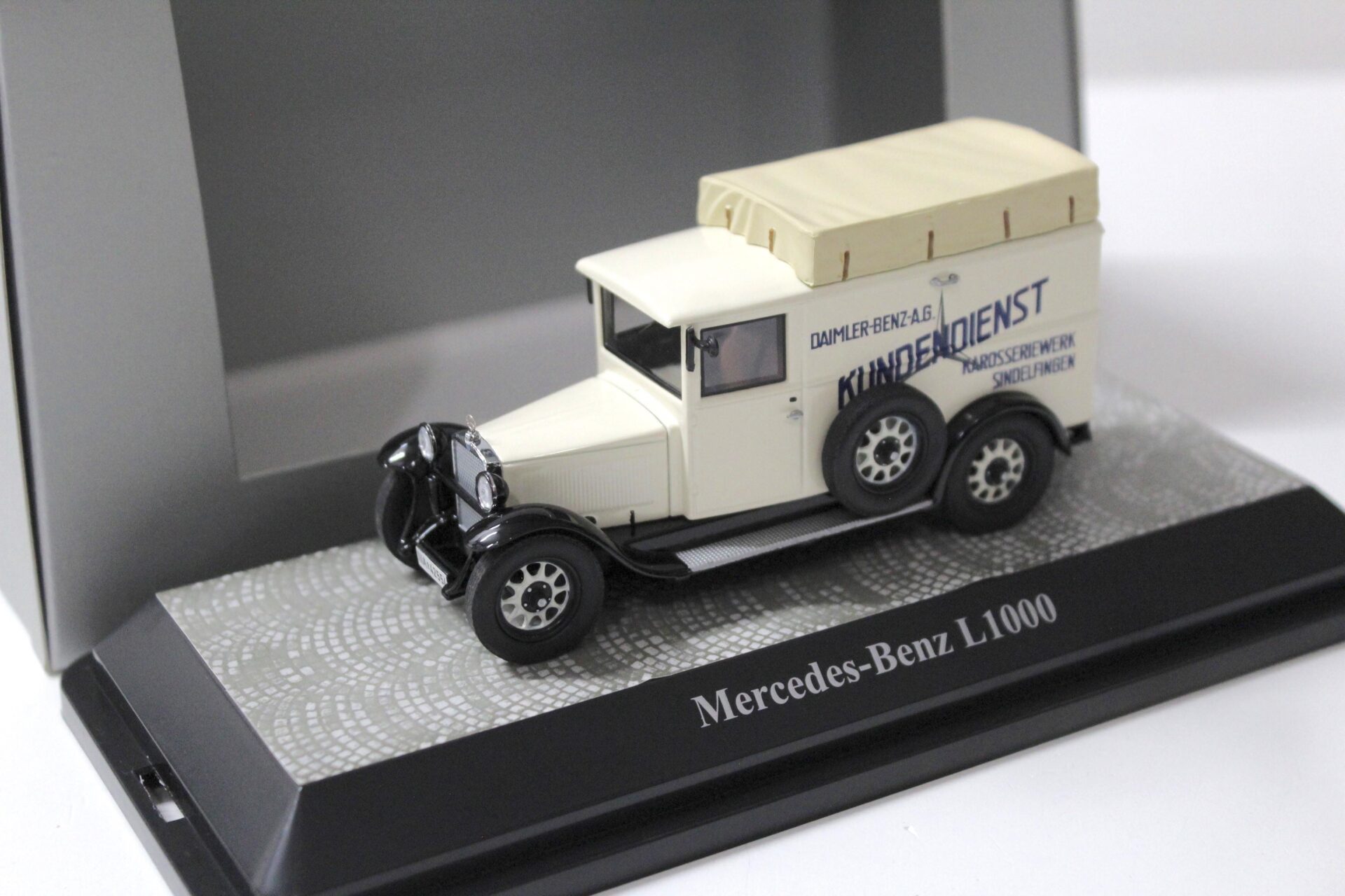 1:43 Premium ClassiXXs Mercedes L1000 Daimler-Benz Kundendienst DEALER VERSION