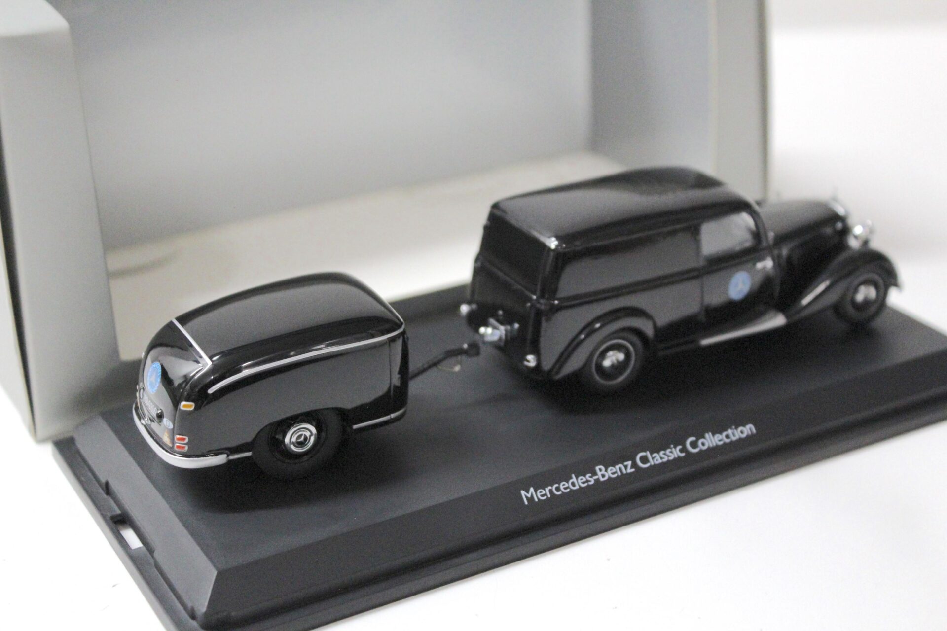 1:43 Schuco Mercedes 170V mit Serviceanhänger/ Trailer black DEALER VERSION