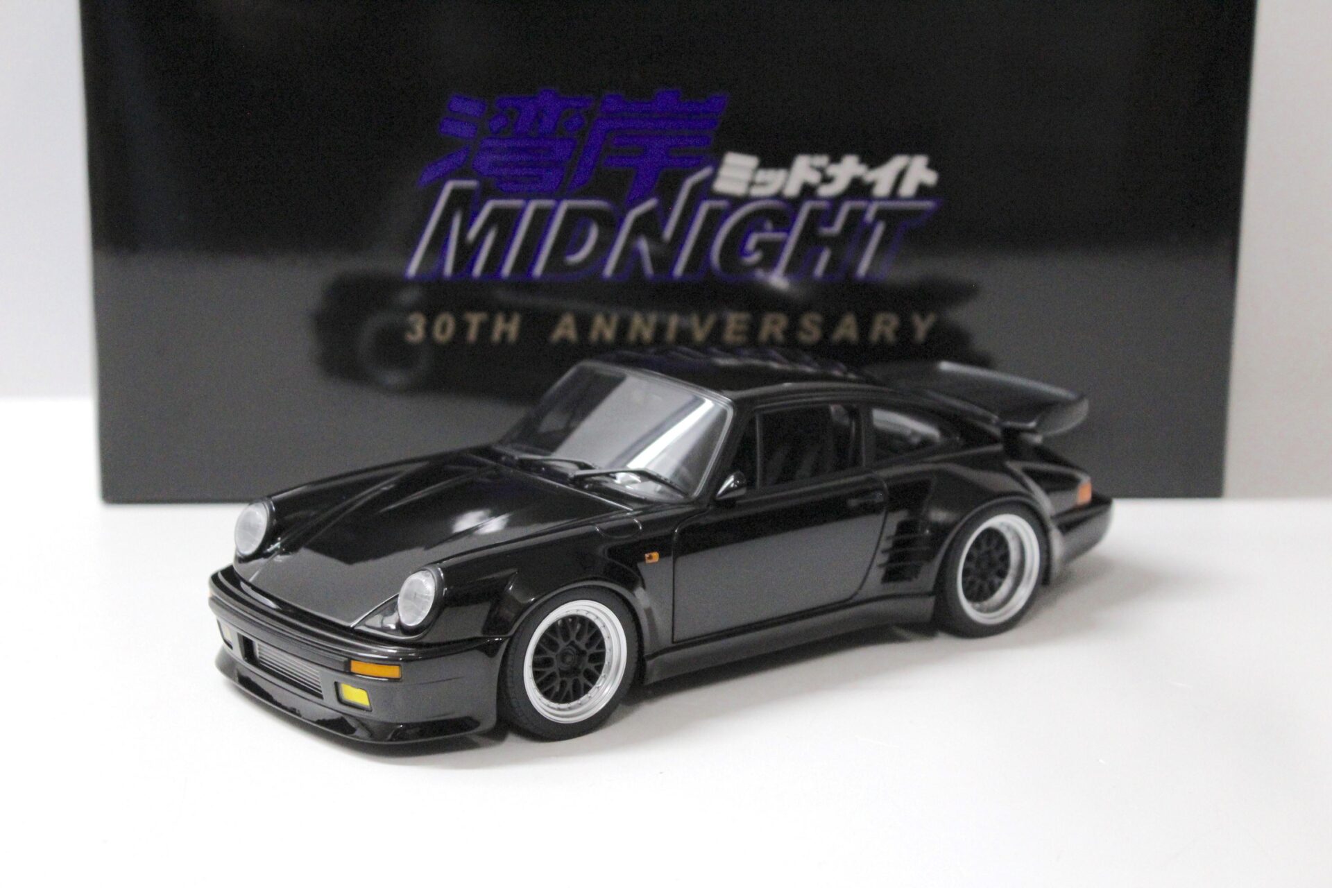 ID 55418 orig 1.jpg 1:18 AUTOart Porsche 911 (930) Turbo Wangan Midnight "Blackbird" 30th Anniversary
