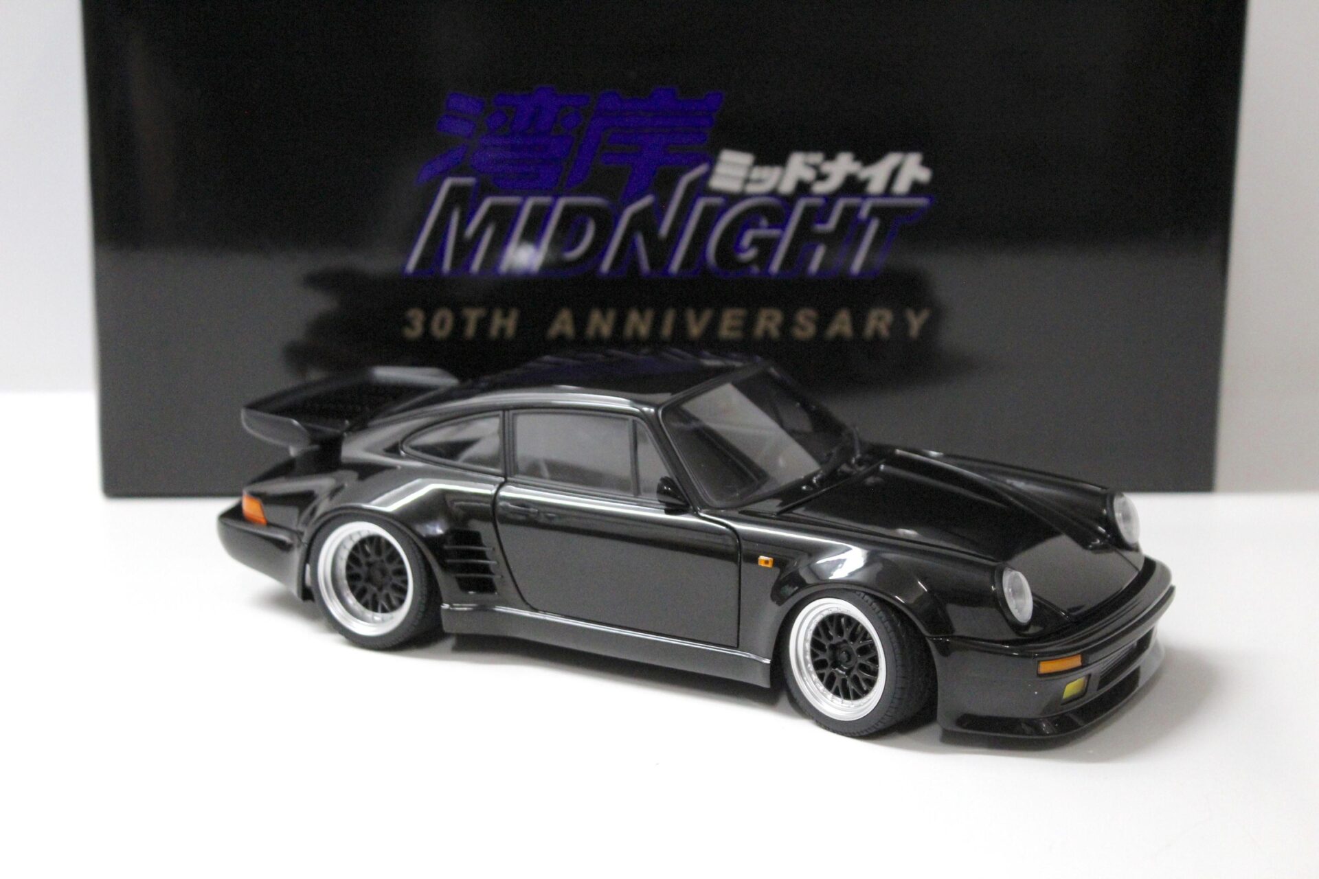 1:18 AUTOart Porsche 911 (930) Turbo Wangan Midnight "Blackbird" 30th Anniversary