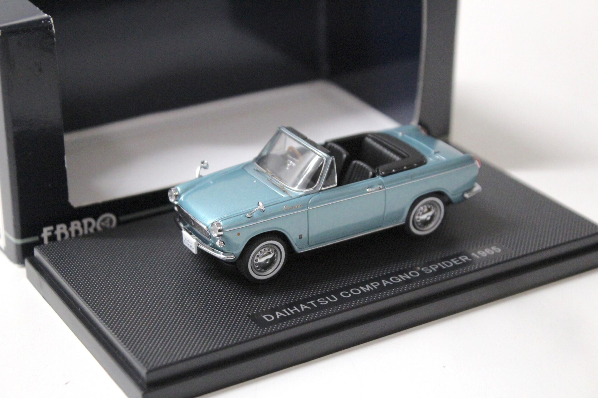 1:43 Ebbro Daihatsu Compagno Spider 1965 blue metallic