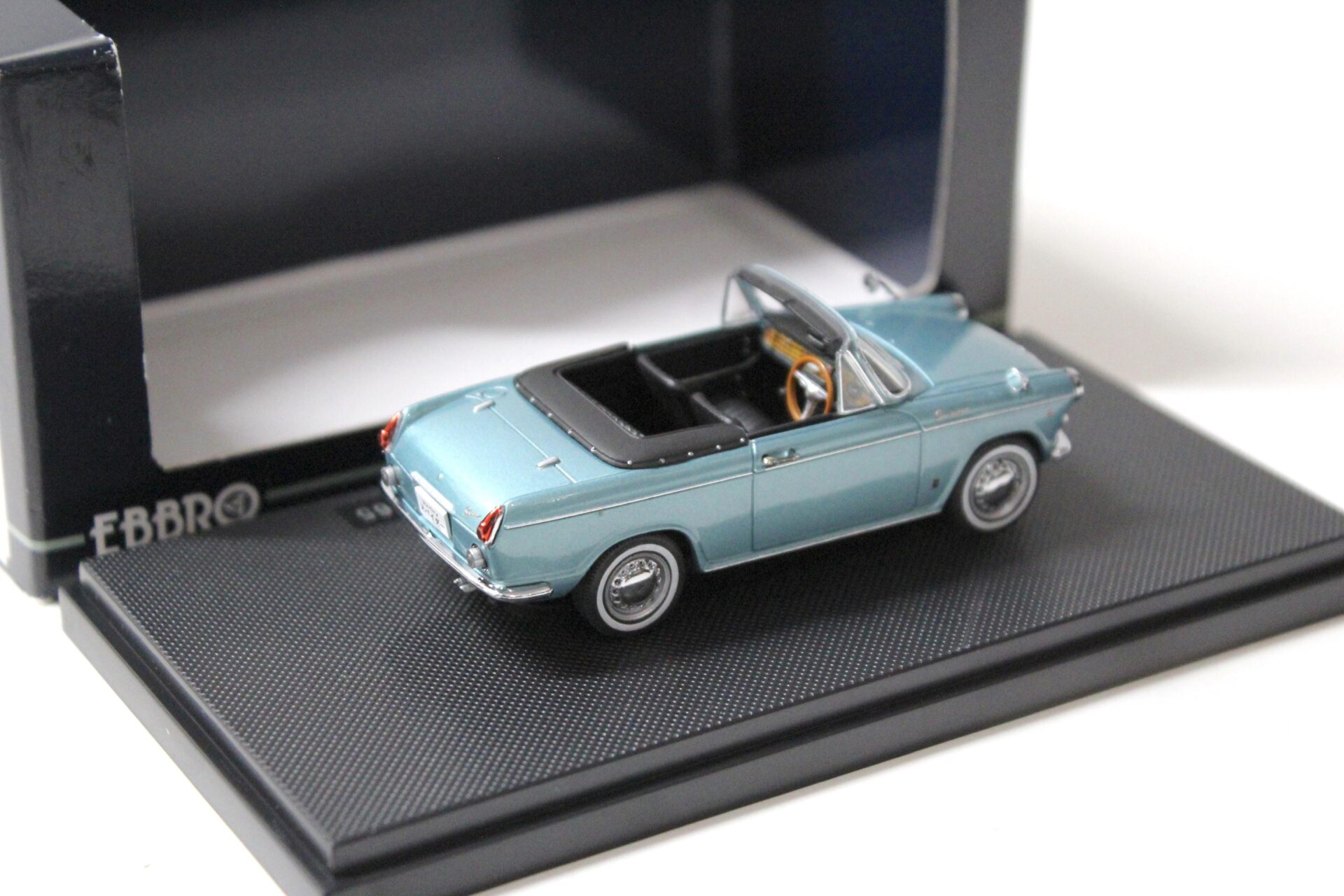 1:43 Ebbro Daihatsu Compagno Spider 1965 blue metallic