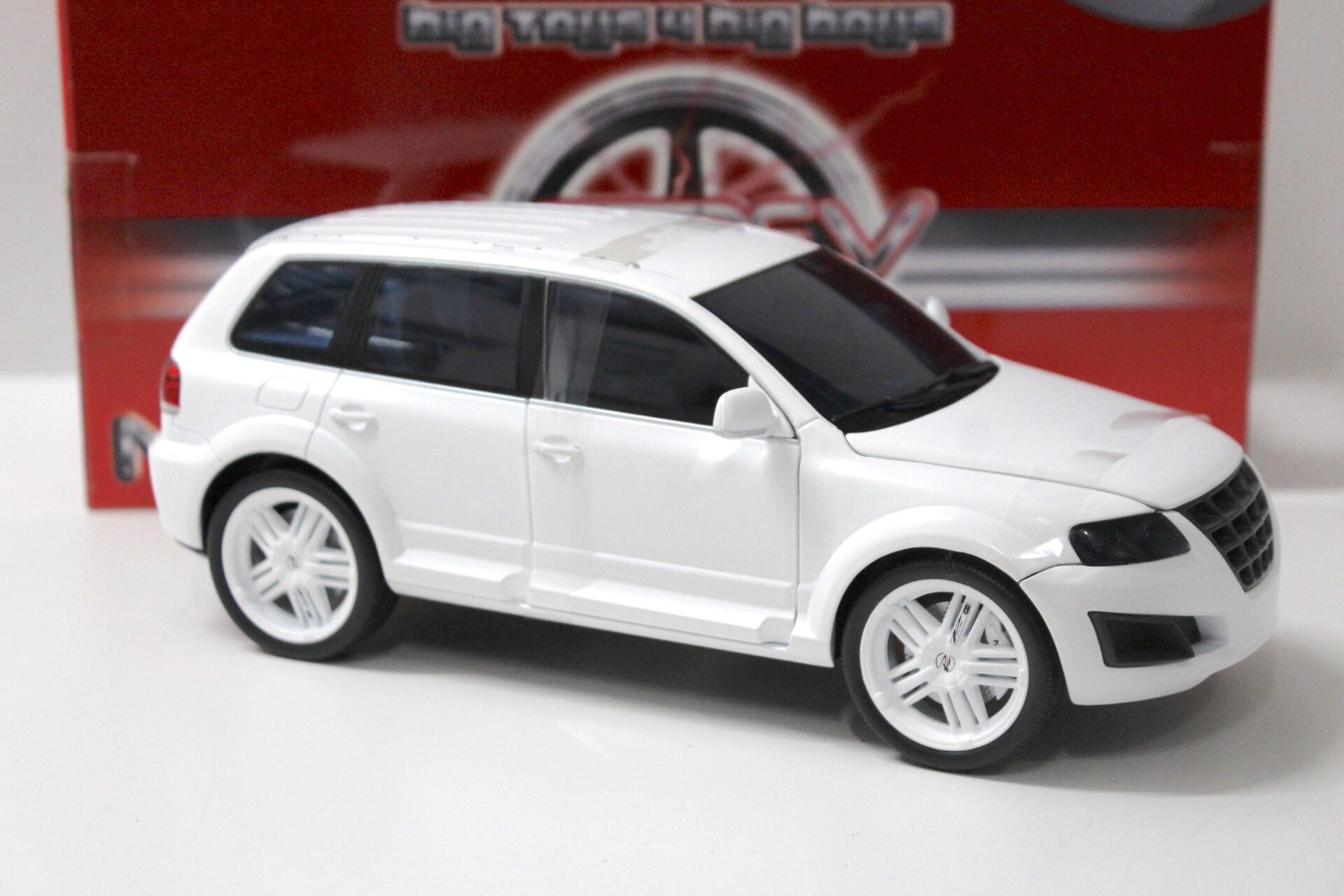 1:18 Norev VW Touareg P24 by Parotech matt white 2008