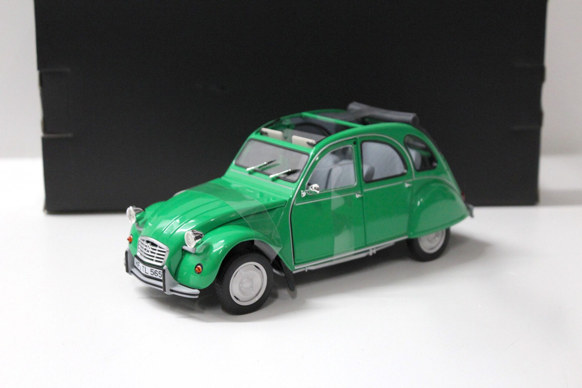 1:18 Norev Citroen 2 CV Ente green