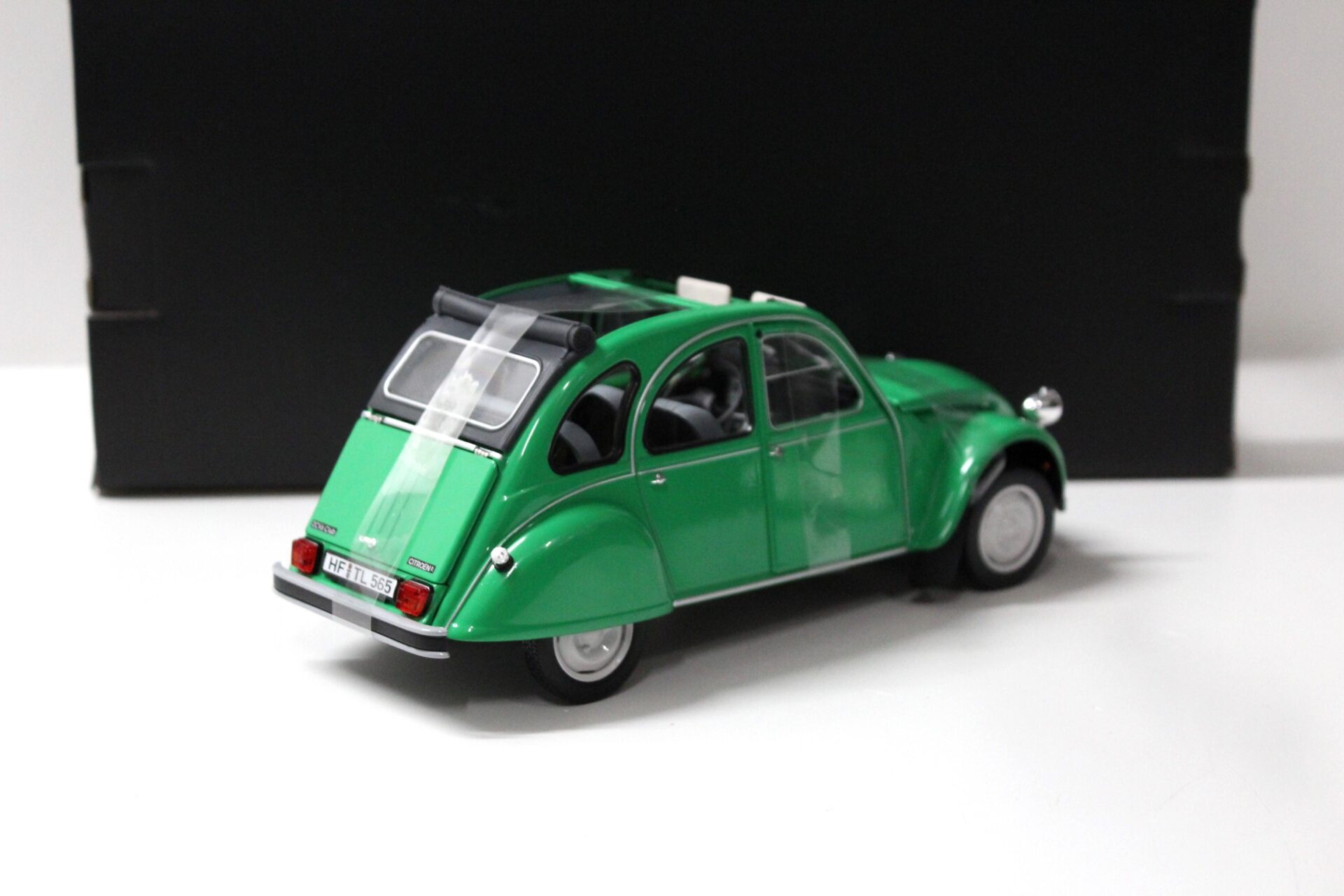 1:18 Norev Citroen 2 CV Ente green