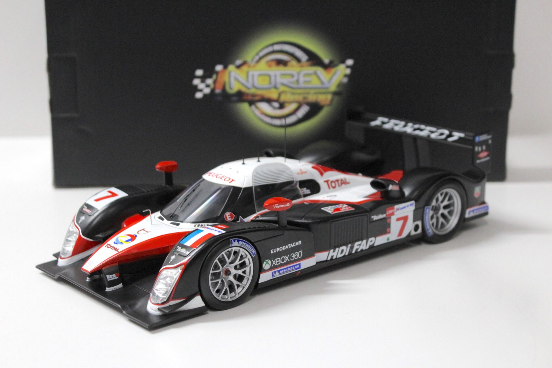 1:18 Norev Peugeot 908 HDi FAP Le Mans LM 2008 Total #7