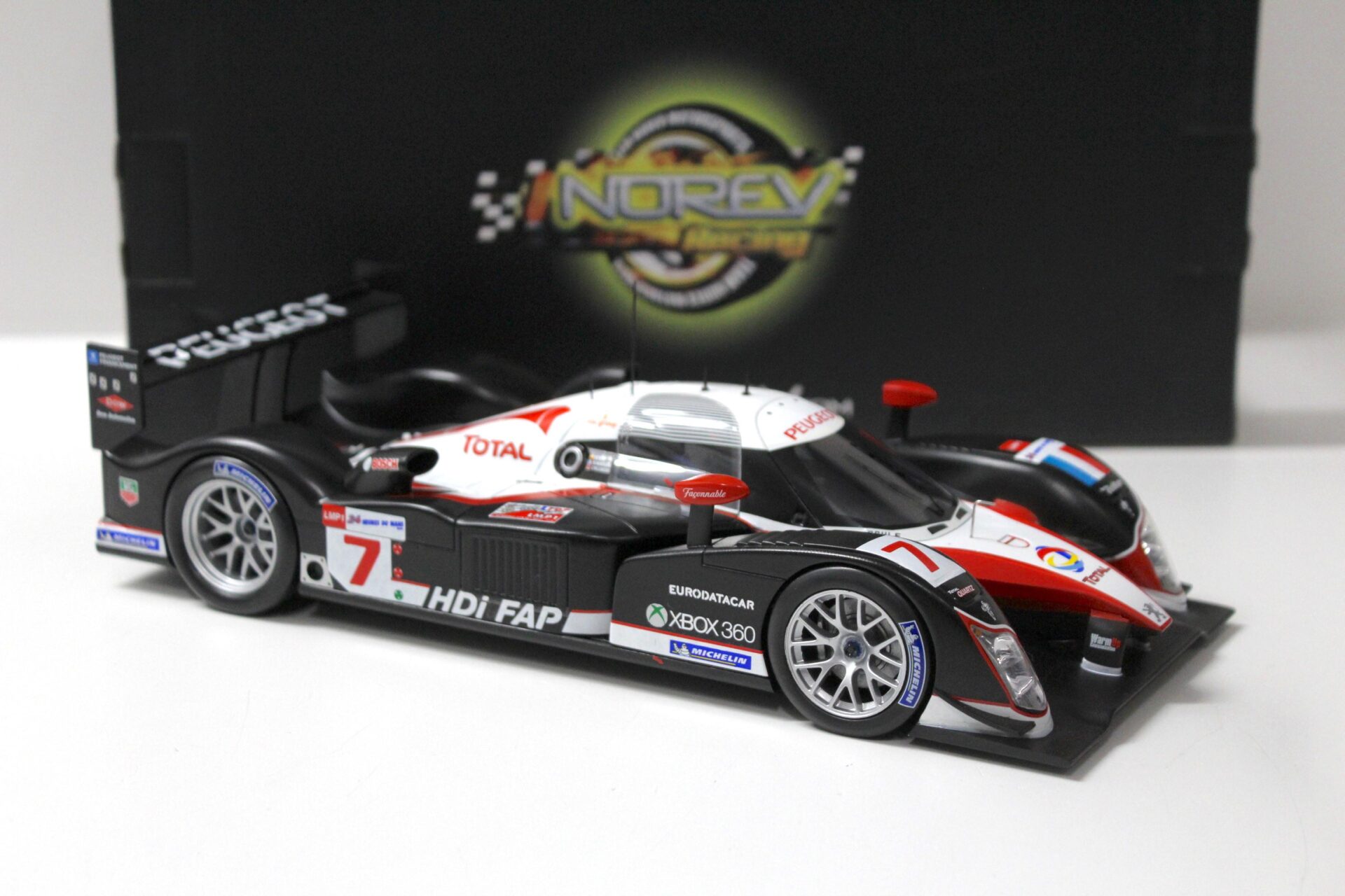 1:18 Norev Peugeot 908 HDi FAP Le Mans LM 2008 Total #7