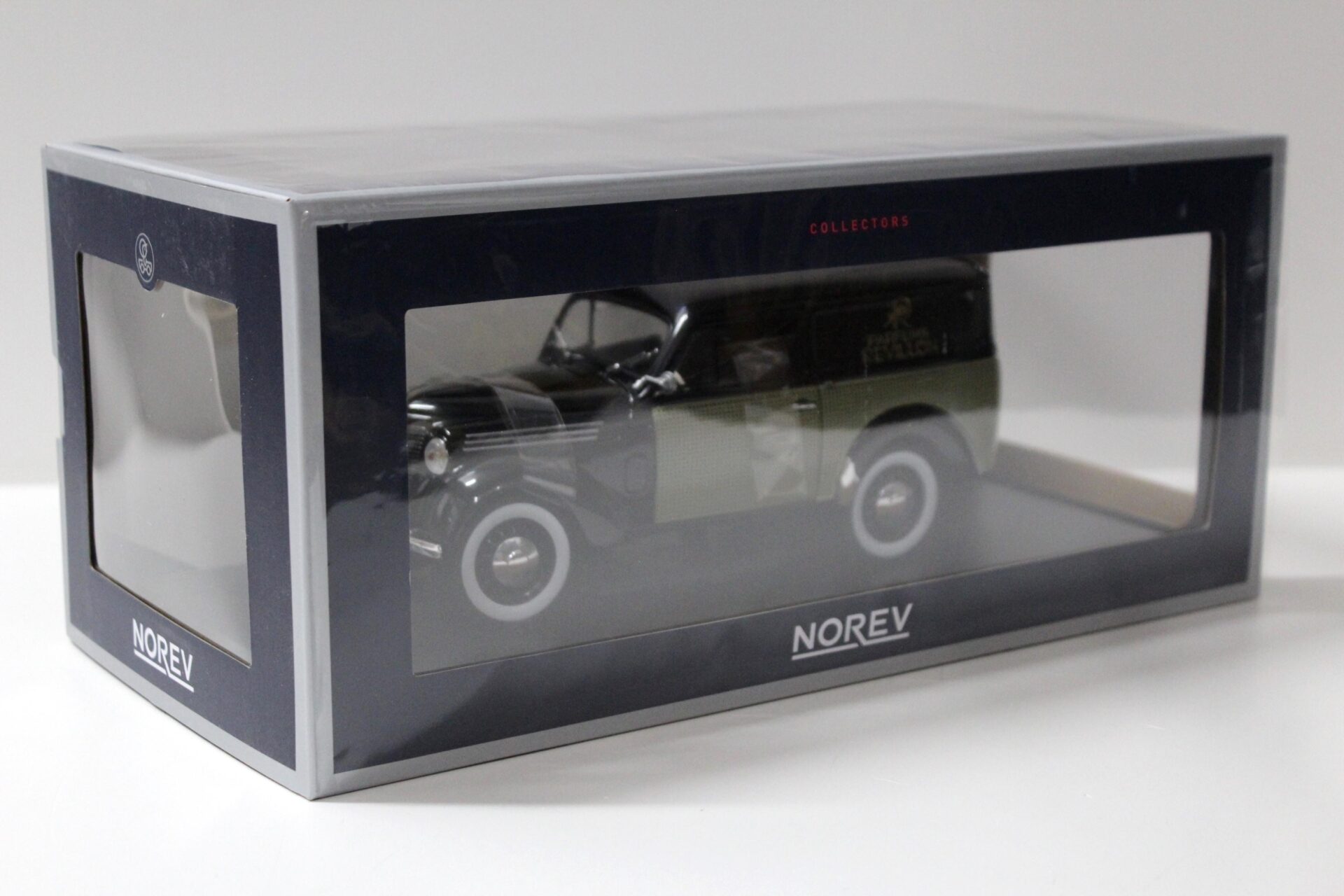 1:18 Norev Renault 300 kg Juvaquatre 1953 Parfums Revillon