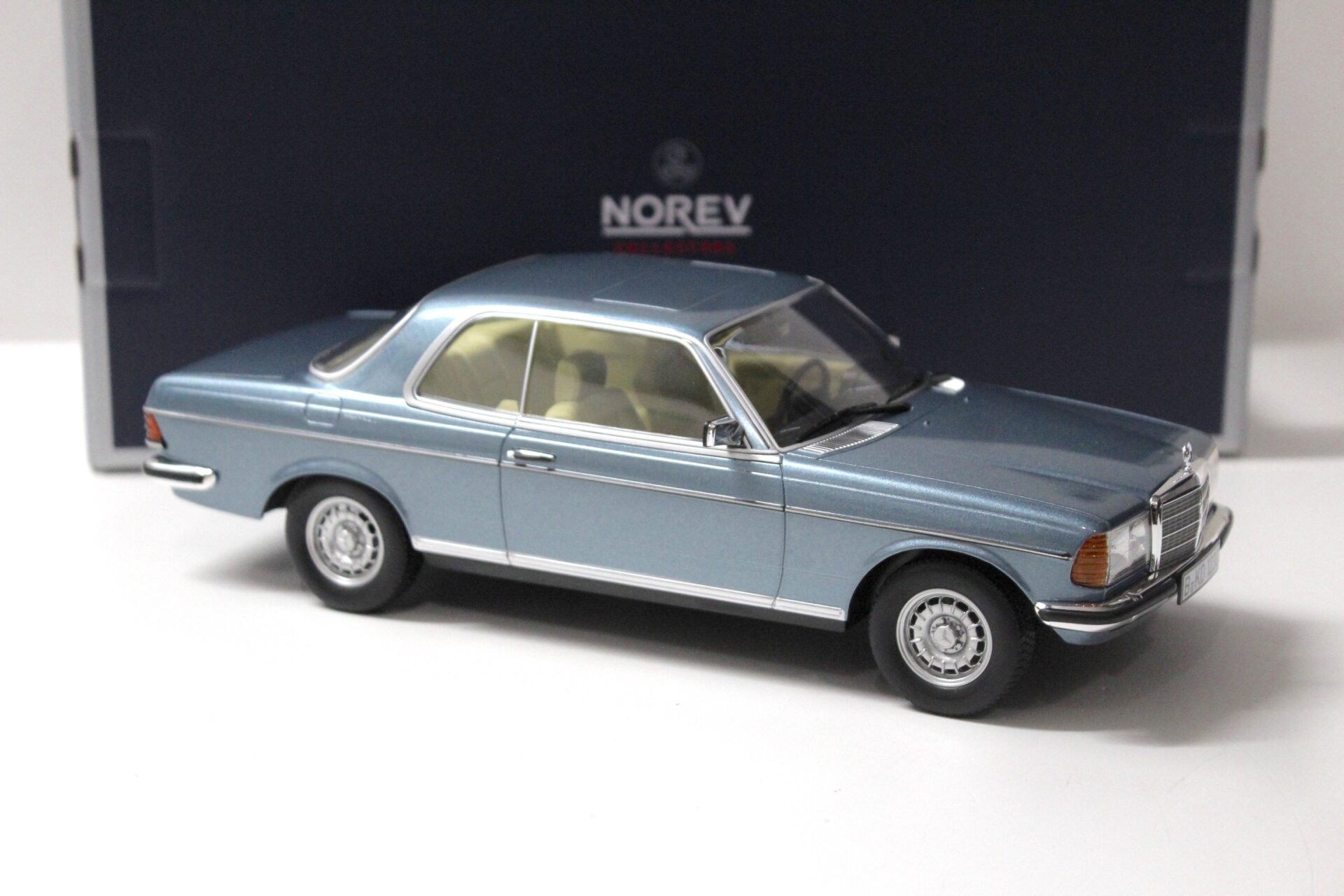 1:18 Norev mercedes 280 CE Coupe 1980 silver-blue metallic