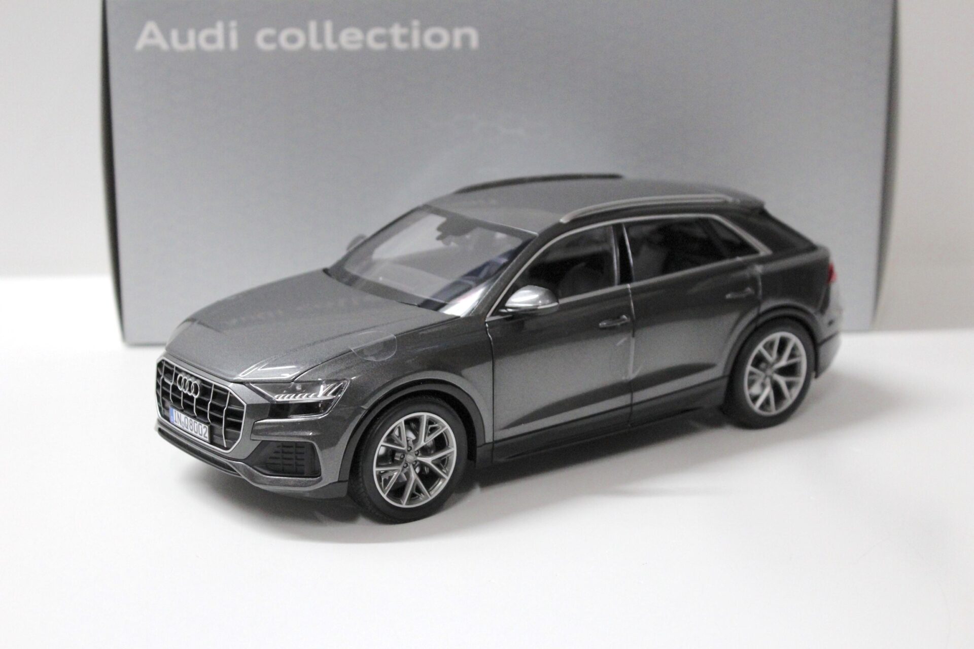 1:18 Norev Audi Q8 SUV Samurai grey DEALER VERSION