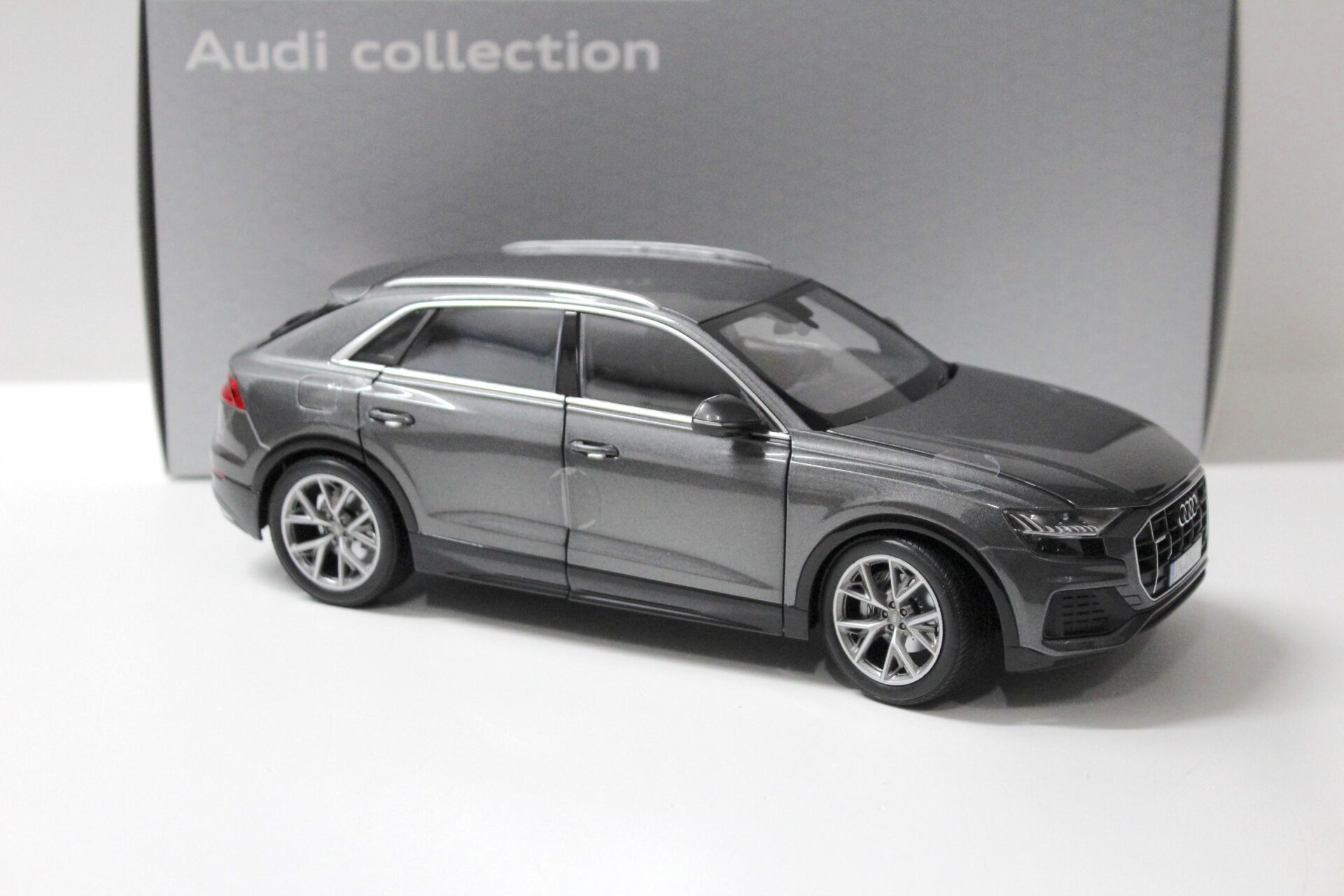 1:18 Norev Audi Q8 SUV Samurai grey DEALER VERSION