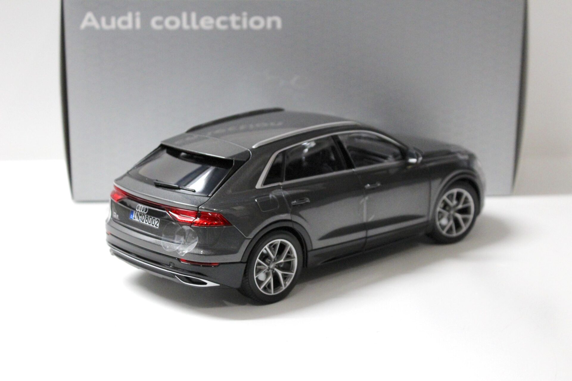 1:18 Norev Audi Q8 SUV Samurai grey DEALER VERSION