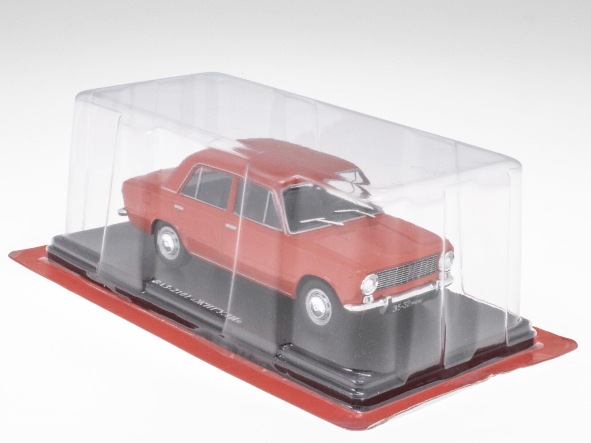 1:24 Hachette East Legendary Lada 1200 VAZ-2101 Zhiguli 1970 red