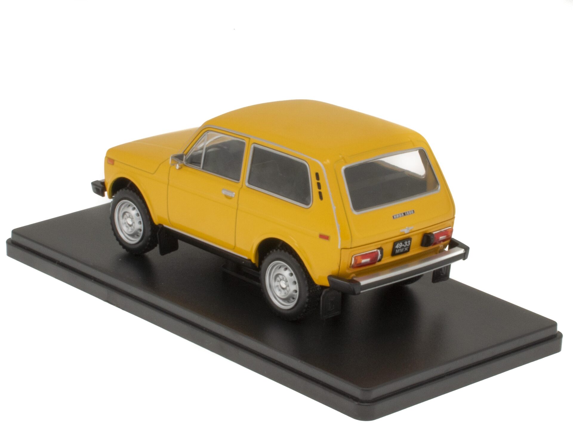 1:24 Hachette East Legendary Lada Niva VAZ-2121 yellow 1977