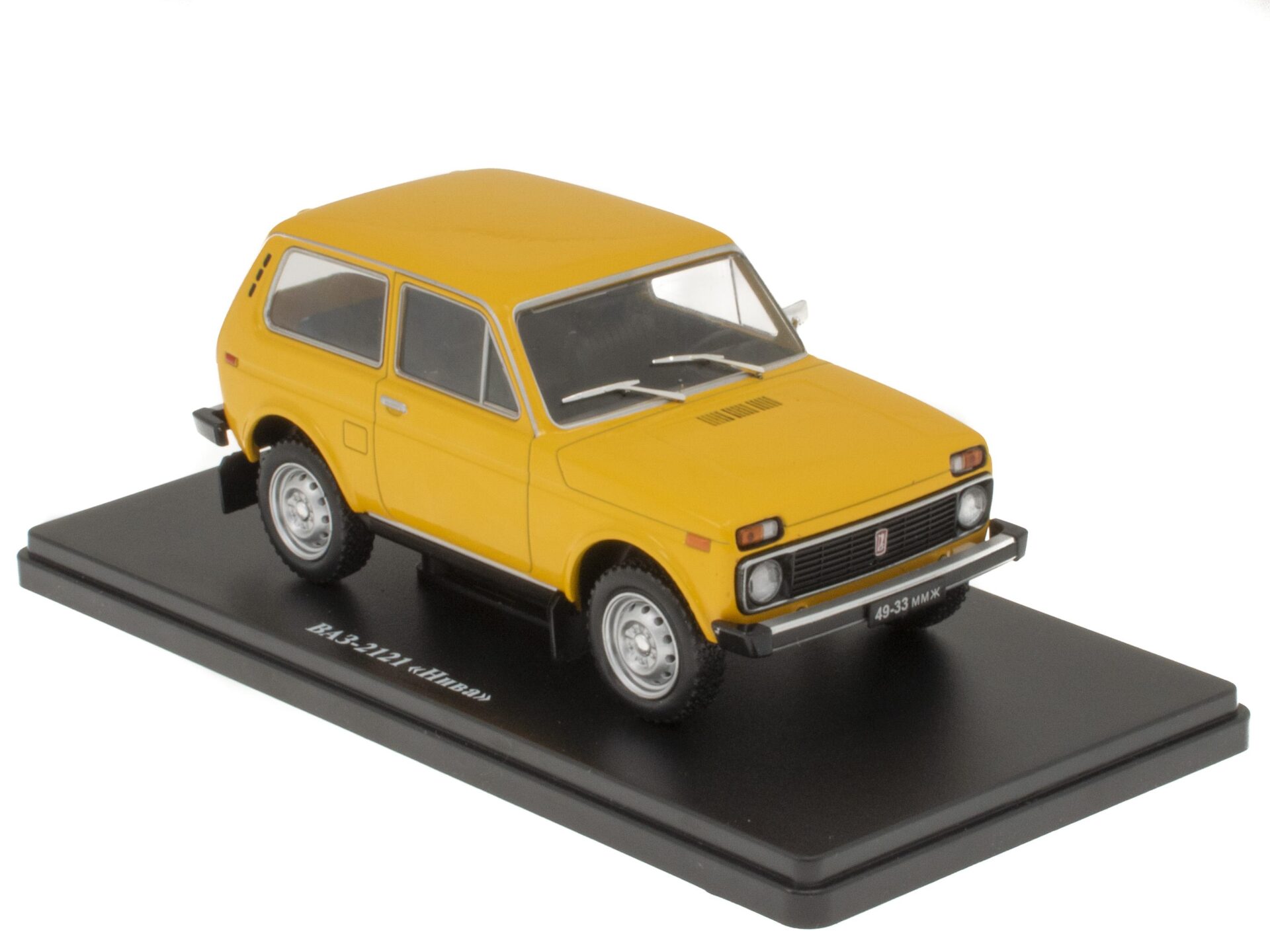 1:24 Hachette East Legendary Lada Niva VAZ-2121 yellow 1977