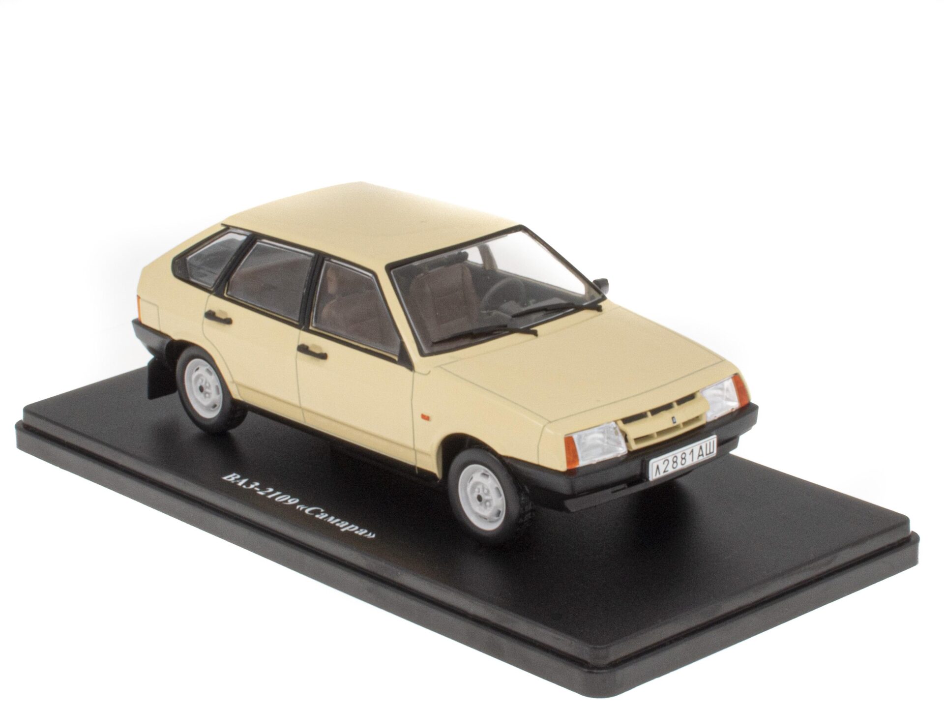 1:24 Hachette East Legendary Lada 2109 Samara beige 1987
