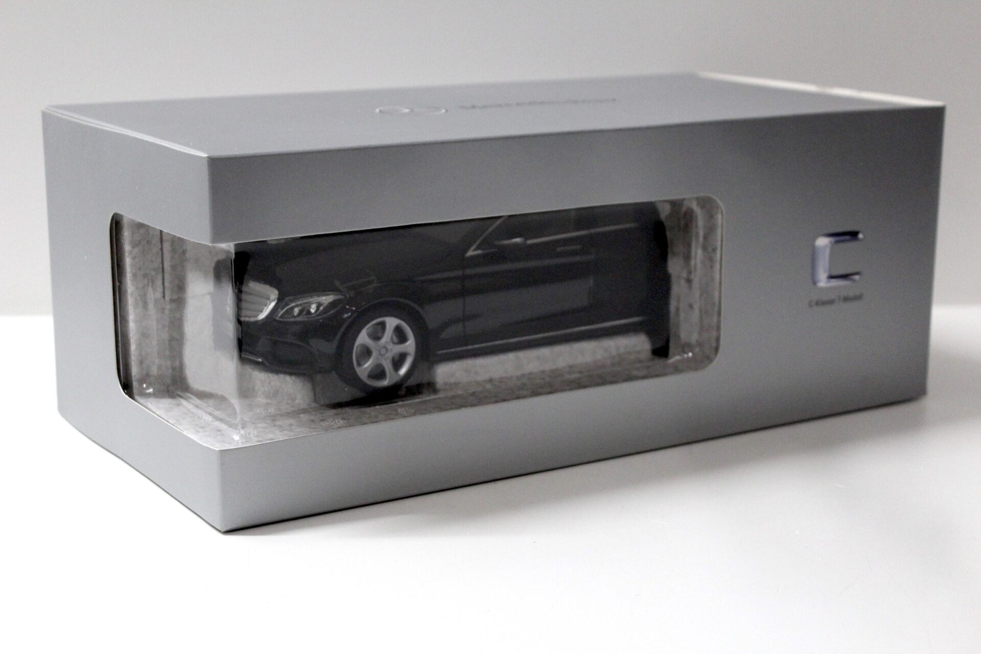 1:18 Norev Mercedes C-Klasse T-Modell Exclusive black DEALER VERSION