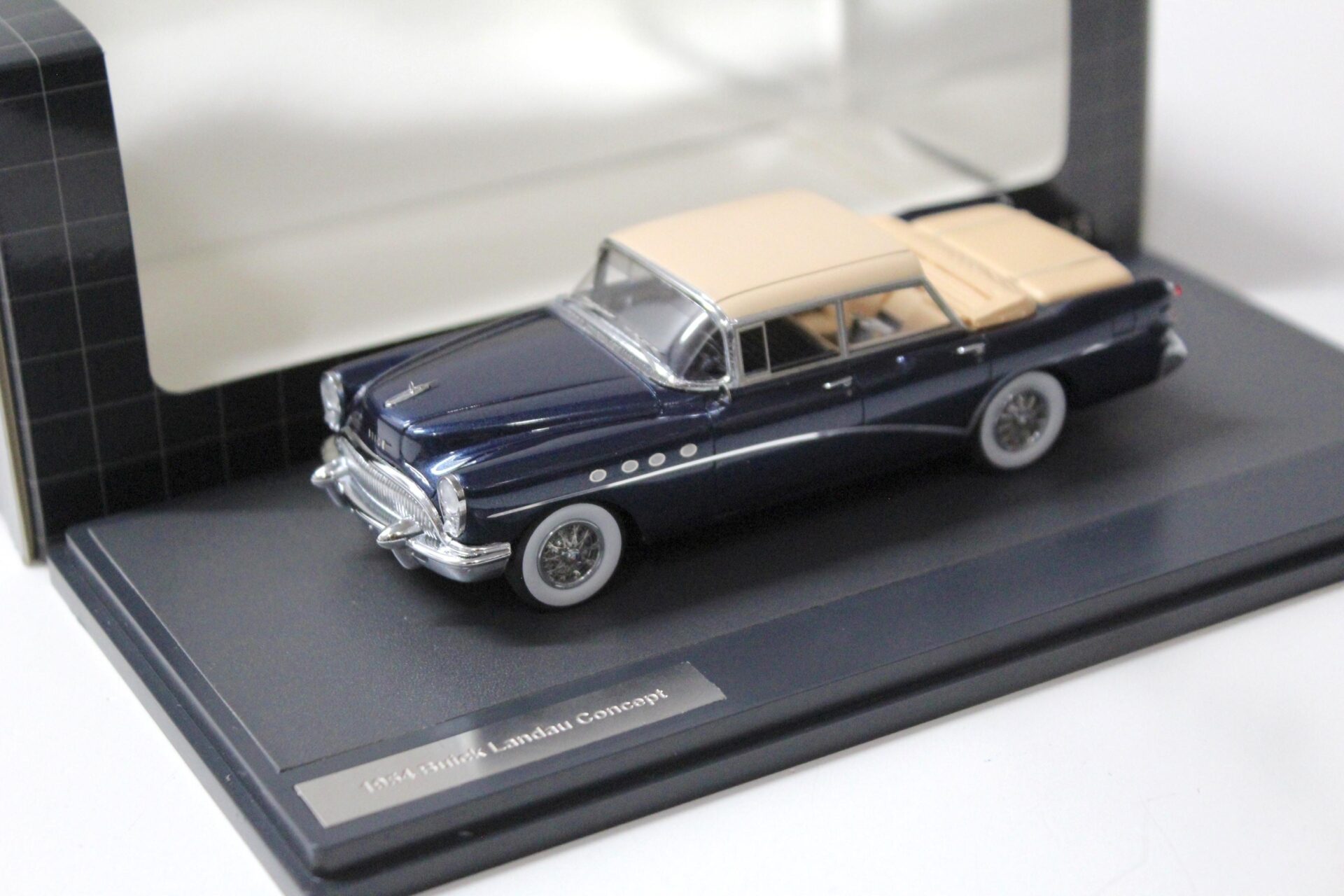 1:43 Matrix 1954 Buick Landau Concept blue metallic