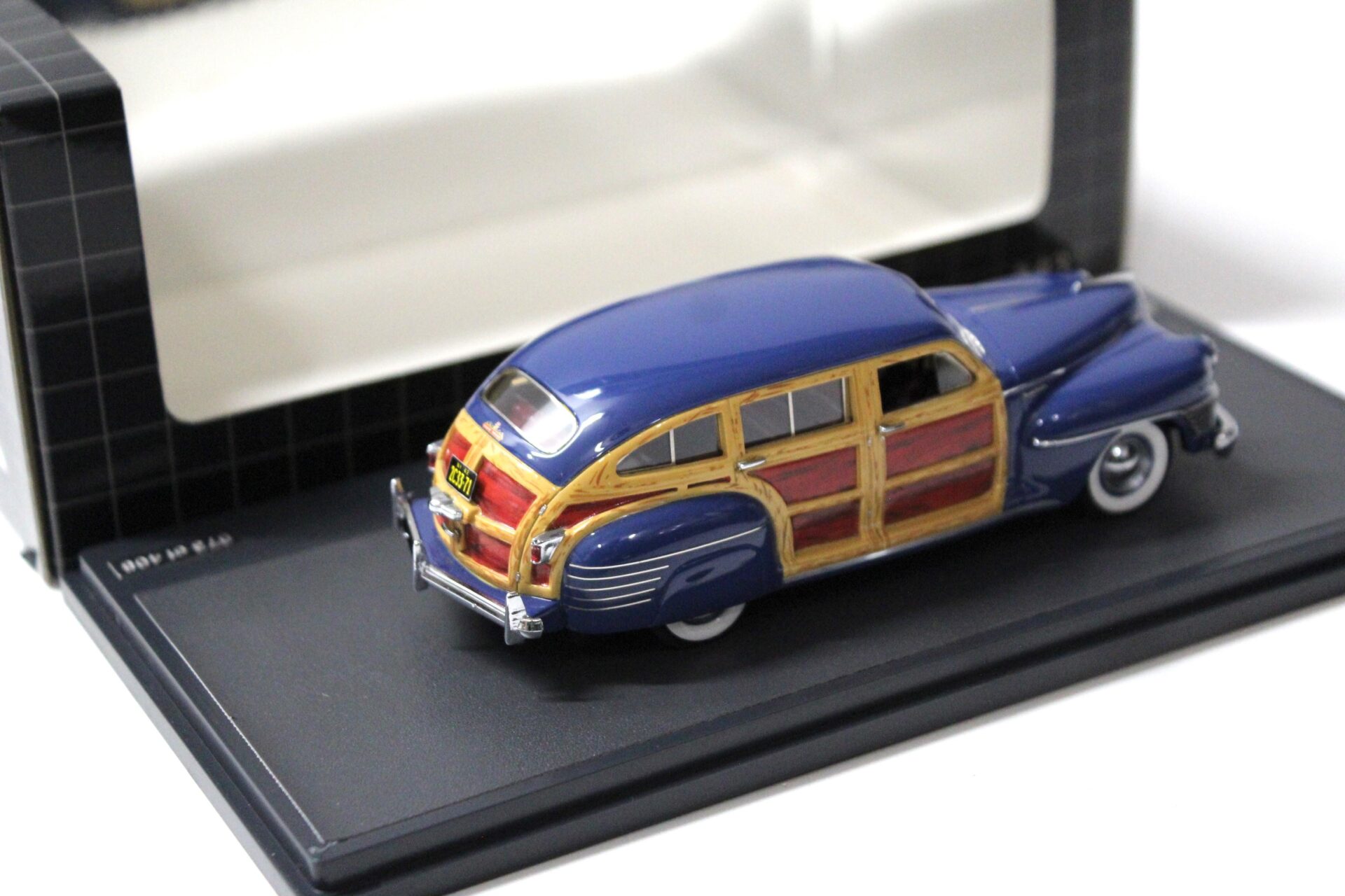 1:43 Matrix 1942 Chrysler Town & Country Wagon blue/ wood