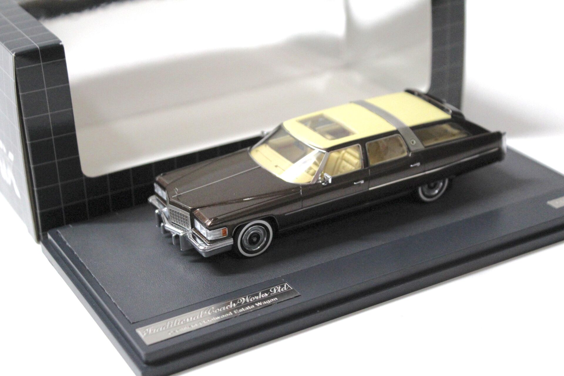 ID 55994 orig.jpg 1:43 Matrix 1976 Cadillac Fleetwood Brougham Castilian Wagon brown metallic