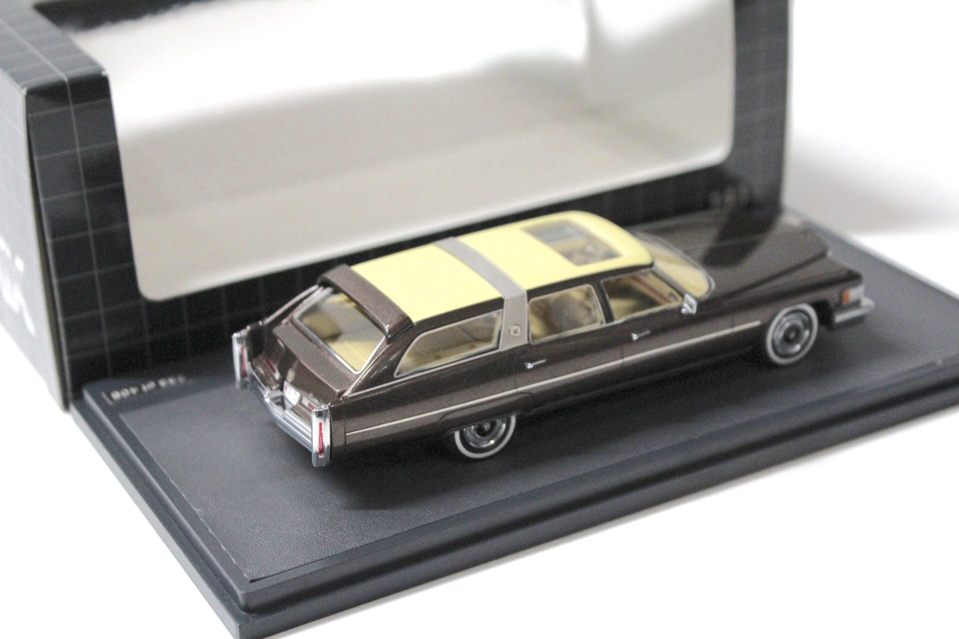 1:43 Matrix 1976 Cadillac Fleetwood Brougham Castilian Wagon brown metallic