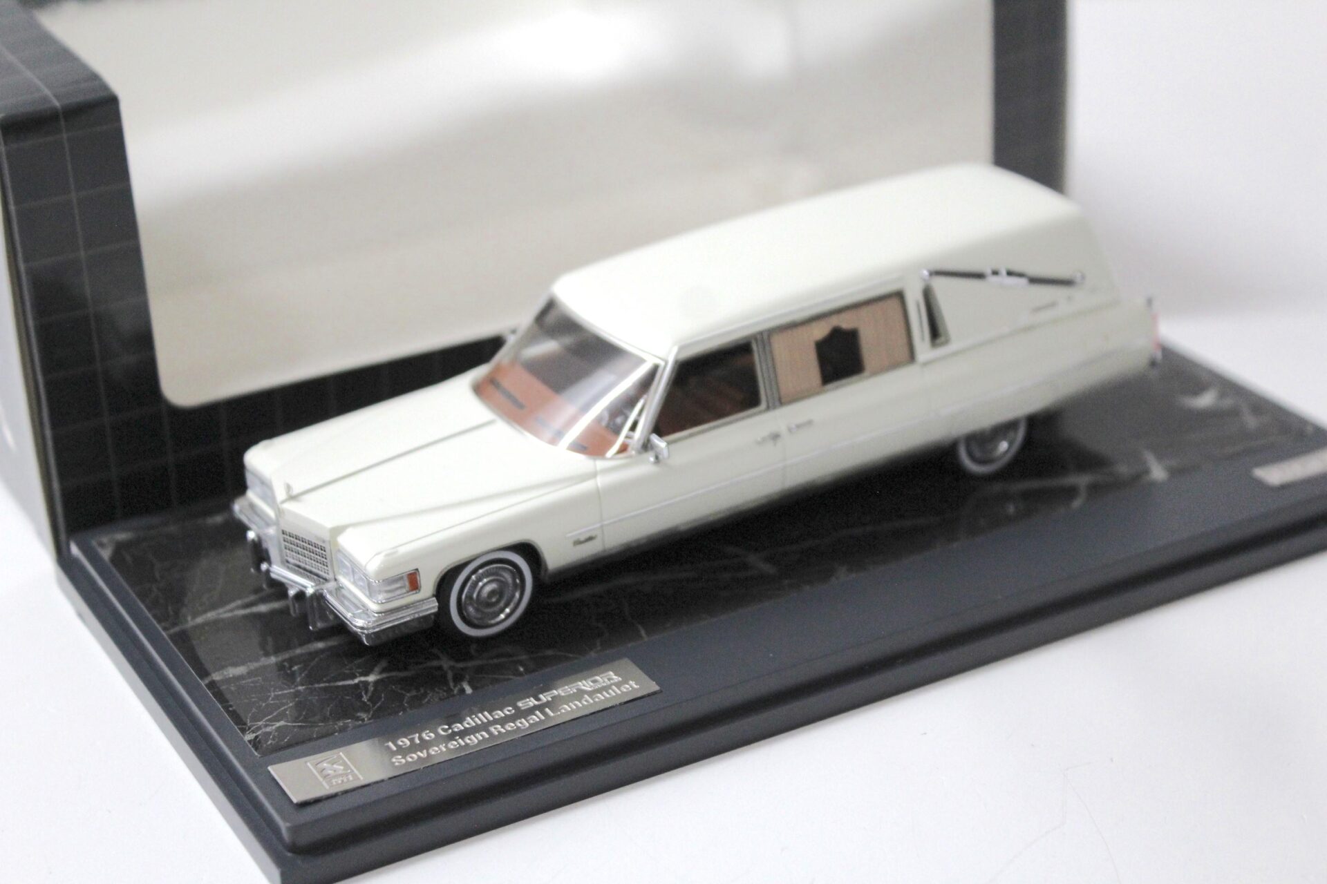 1:43 Matrix 1976 Cadillac Superior Sovereign Regal Landaulet Hearse white