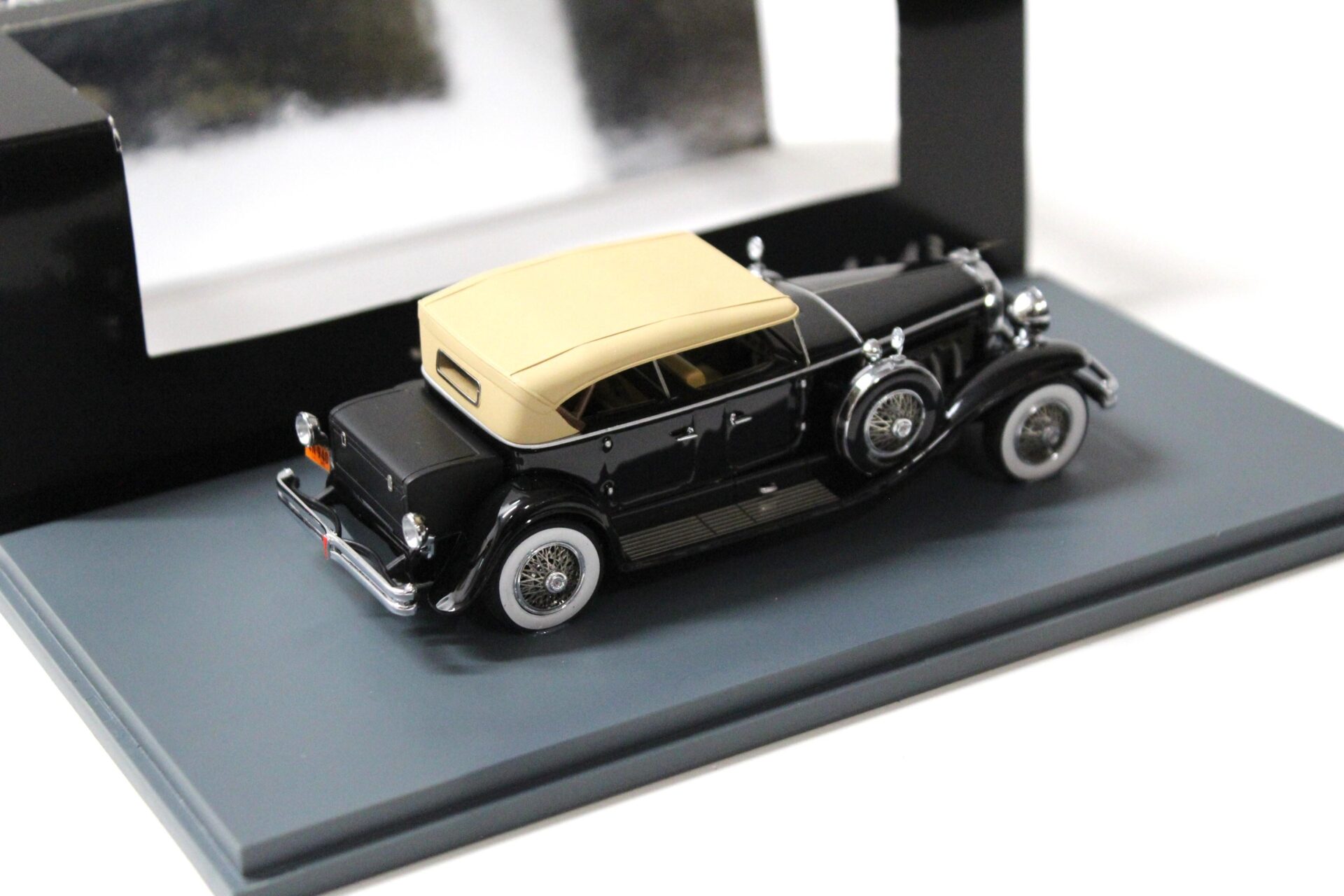 1:43 NEO Duesenberg Model J Tourster Derham 1930 black/ beige Top