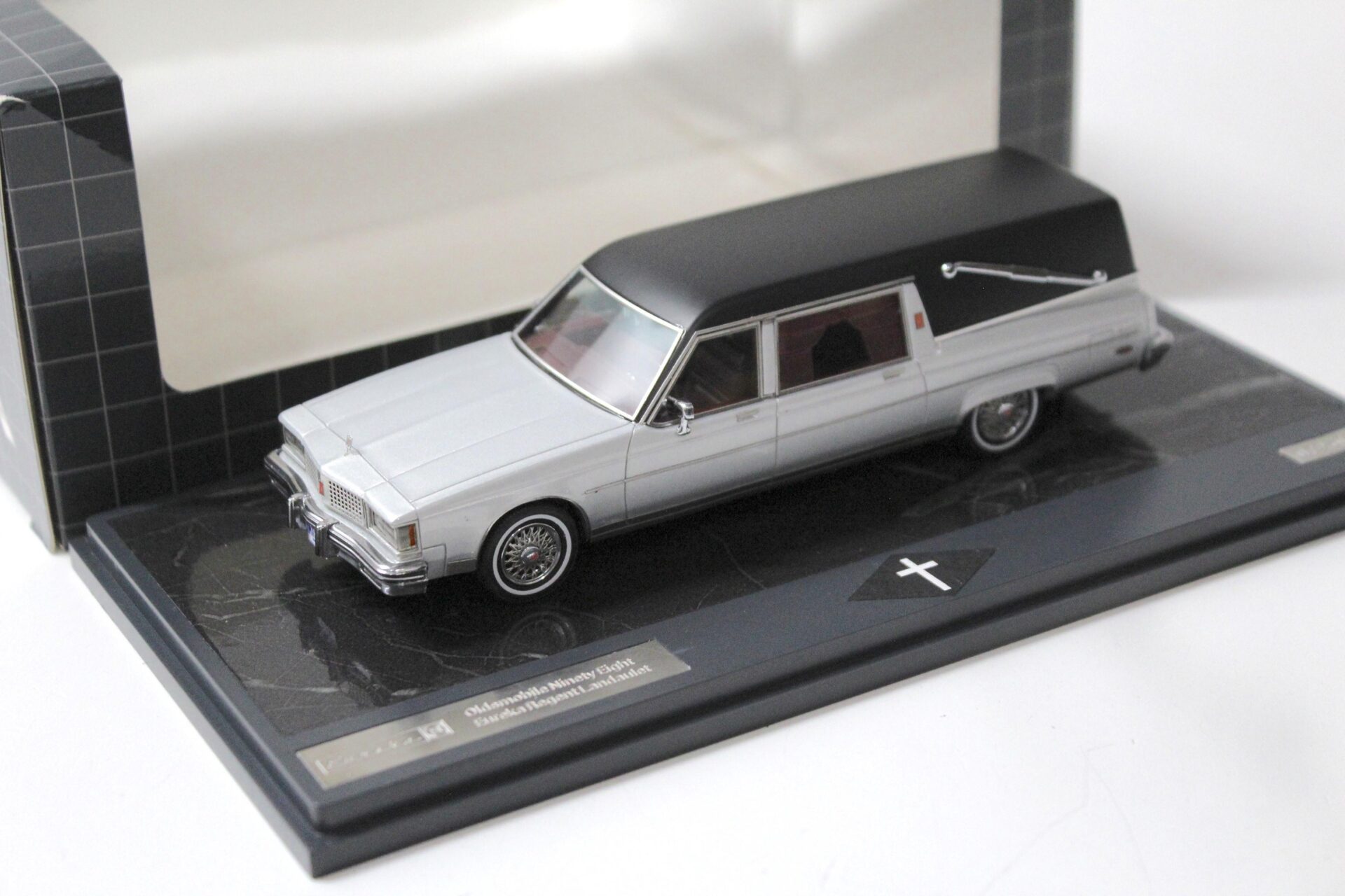 1:43 Matrix Oldsmobile Ninety Eight Eureka Regent Landaulet Hearse silver