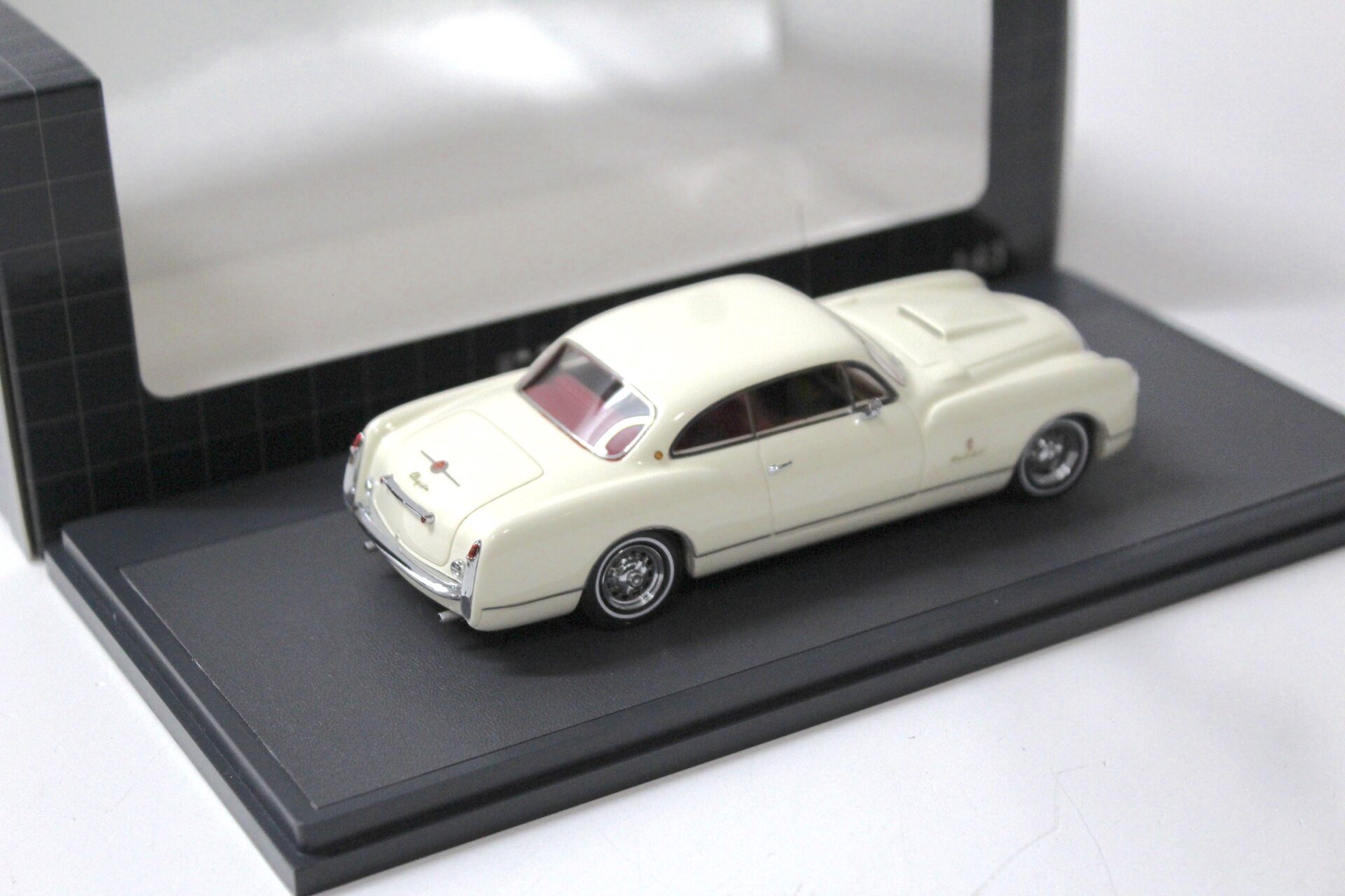 1:43 Matrix 1953 Chrysler Ghia C.B. Thomas Special white