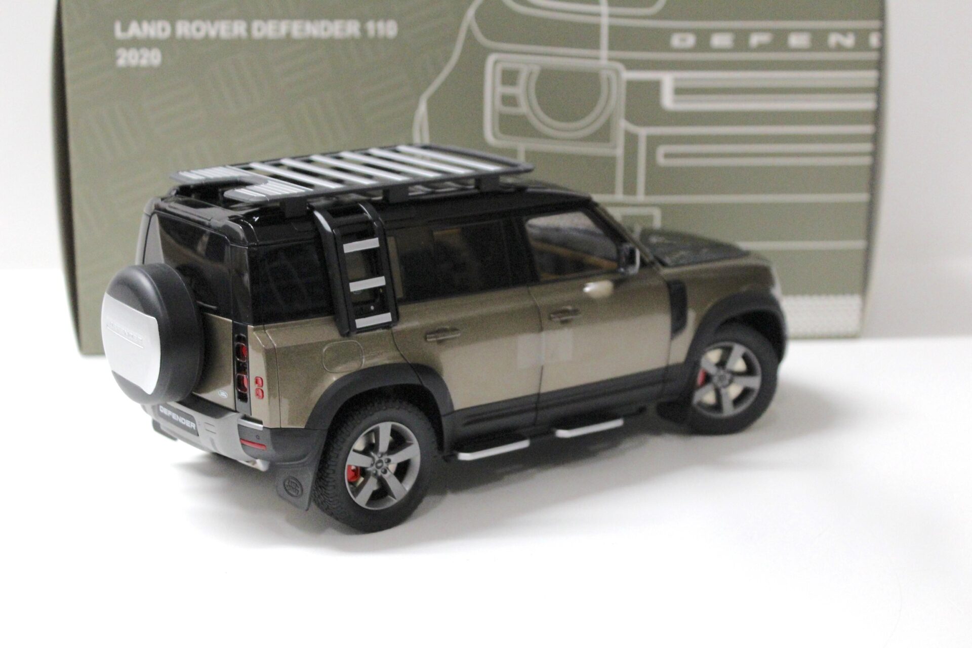 1:18 Almost Real Land Rover Defender 110 Gondwana Stone 2020