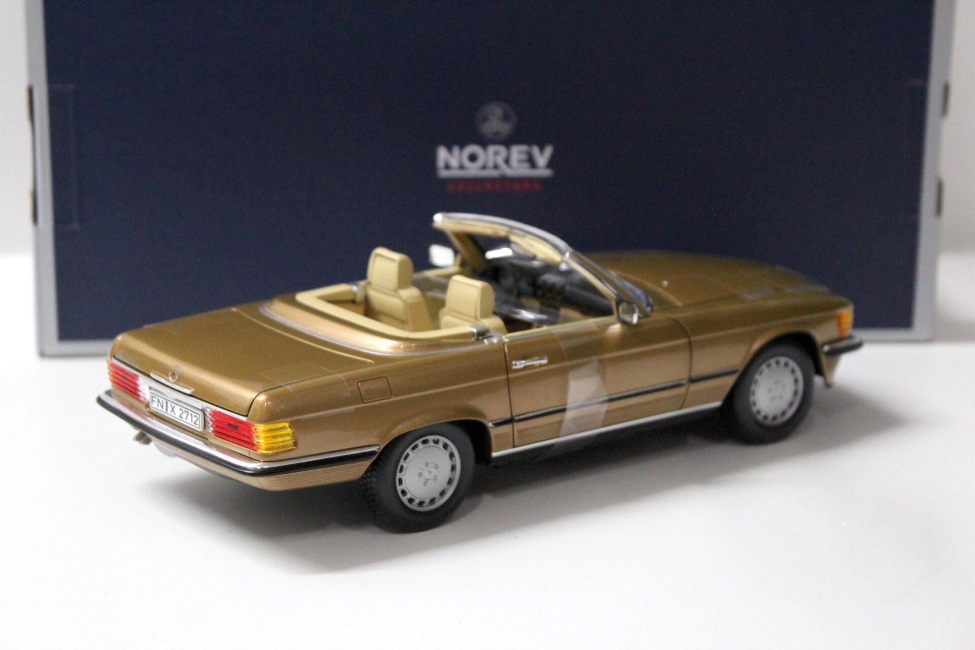 1:18 Norev Mercedes 300 SL Cabriolet R107 gold metallic 1986