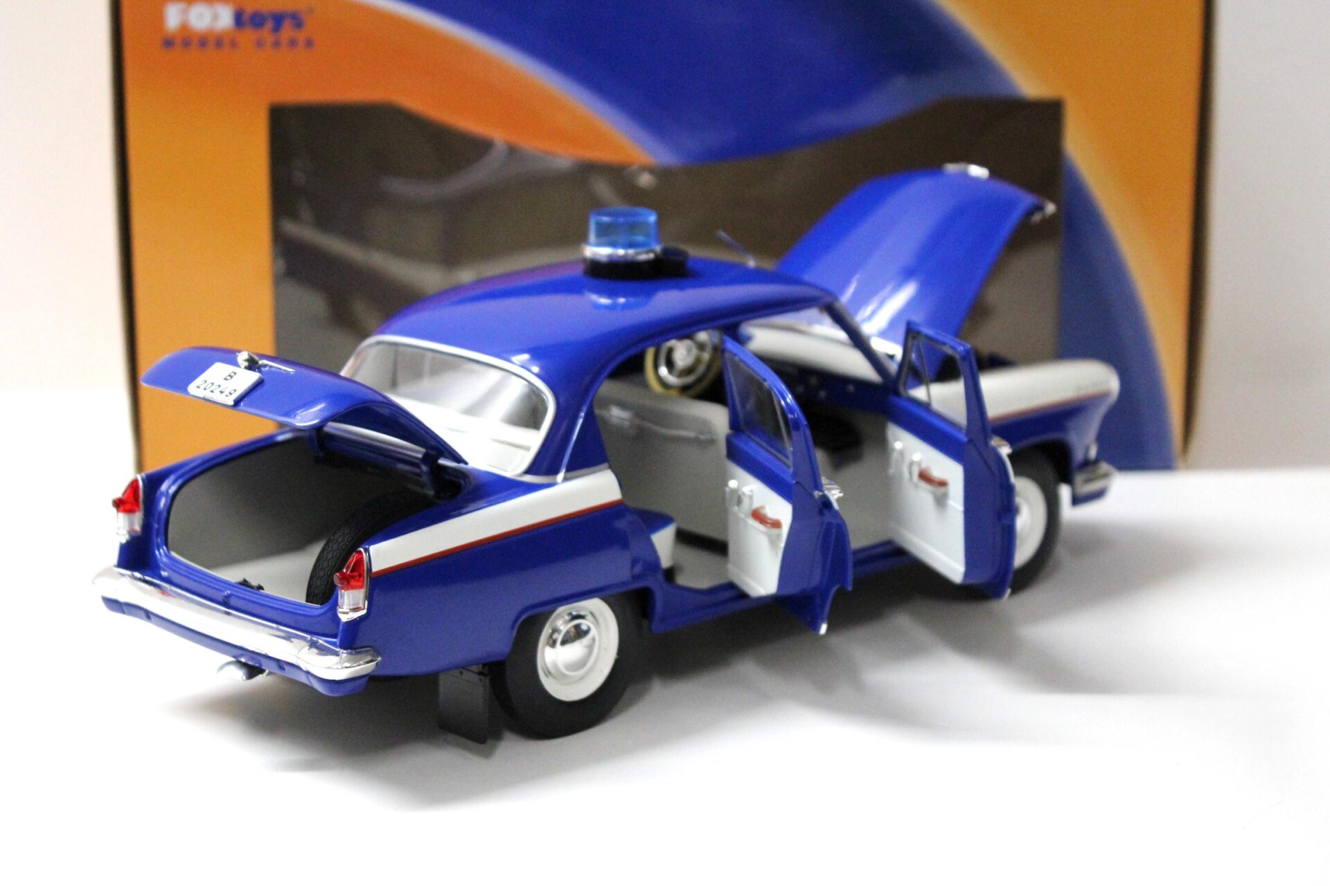 1:18 FOX TOYS IST Wolga Volga GAZ M21 Limousine Praha Prag Police Polizei