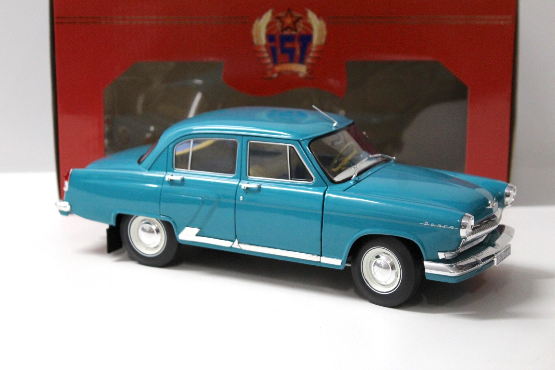 1:18 IST Wolga Volga GAZ 21R Limousine "Volga" 1966 green