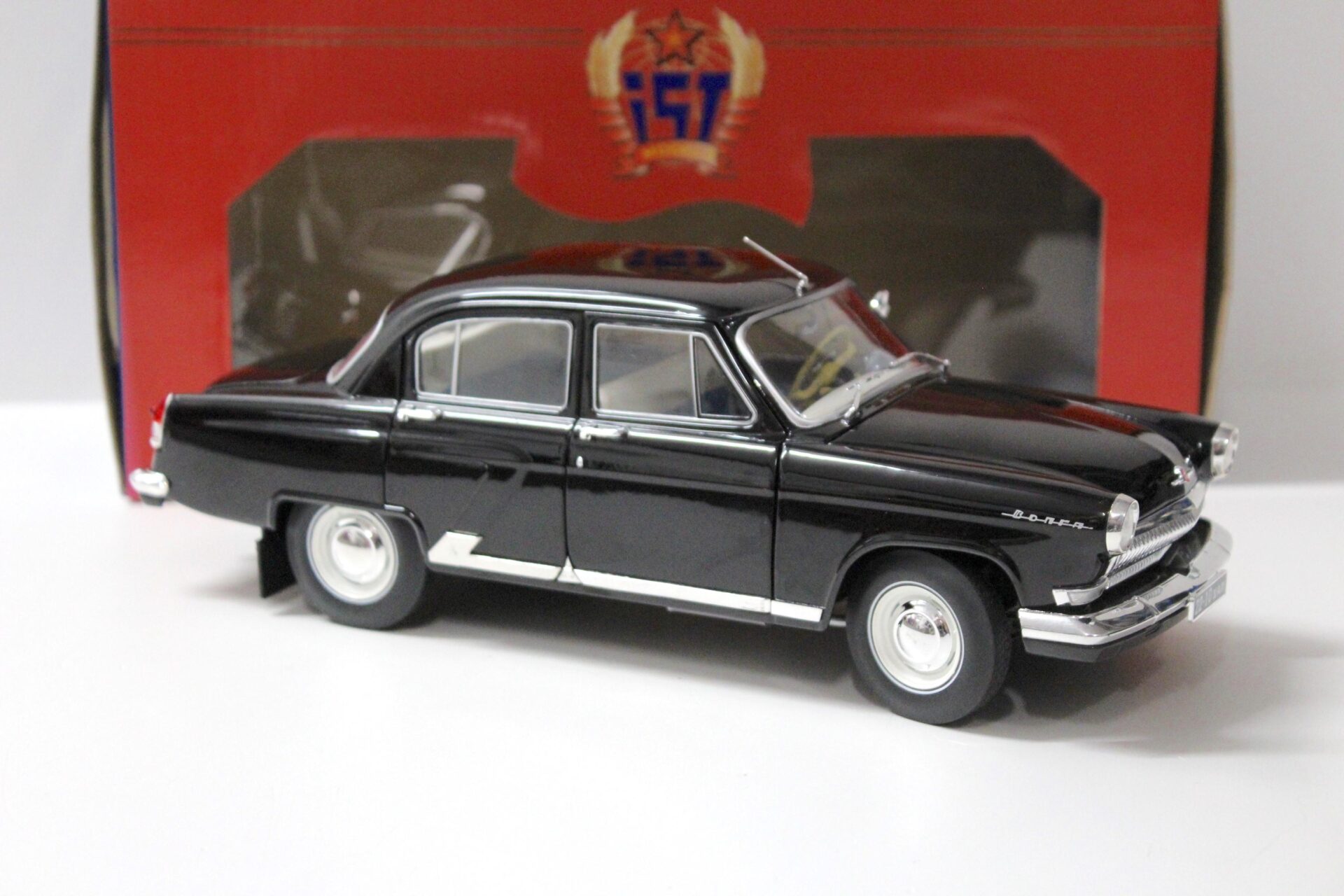 1:18 IST Wolga Volga GAZ 21R Limousine "Volga" 1966 black