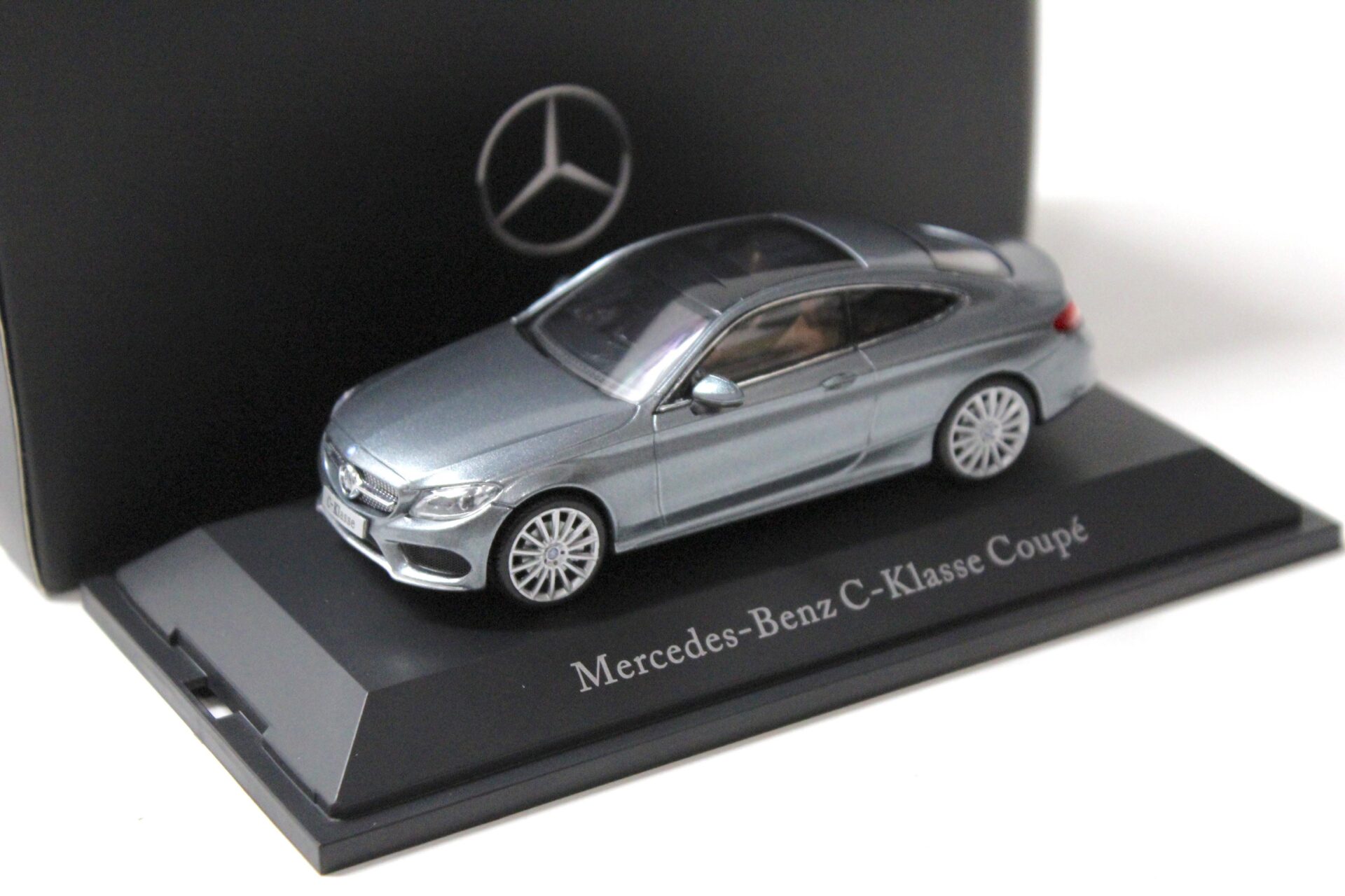1:43 Kyosho Mercedes C-Klasse Coupe C205 selenite grey DEALER VERSION